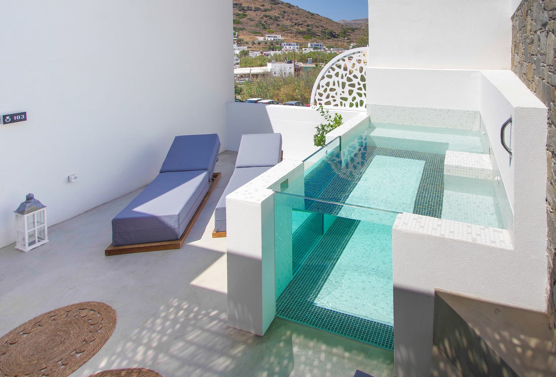 Queen Suite with Beach View