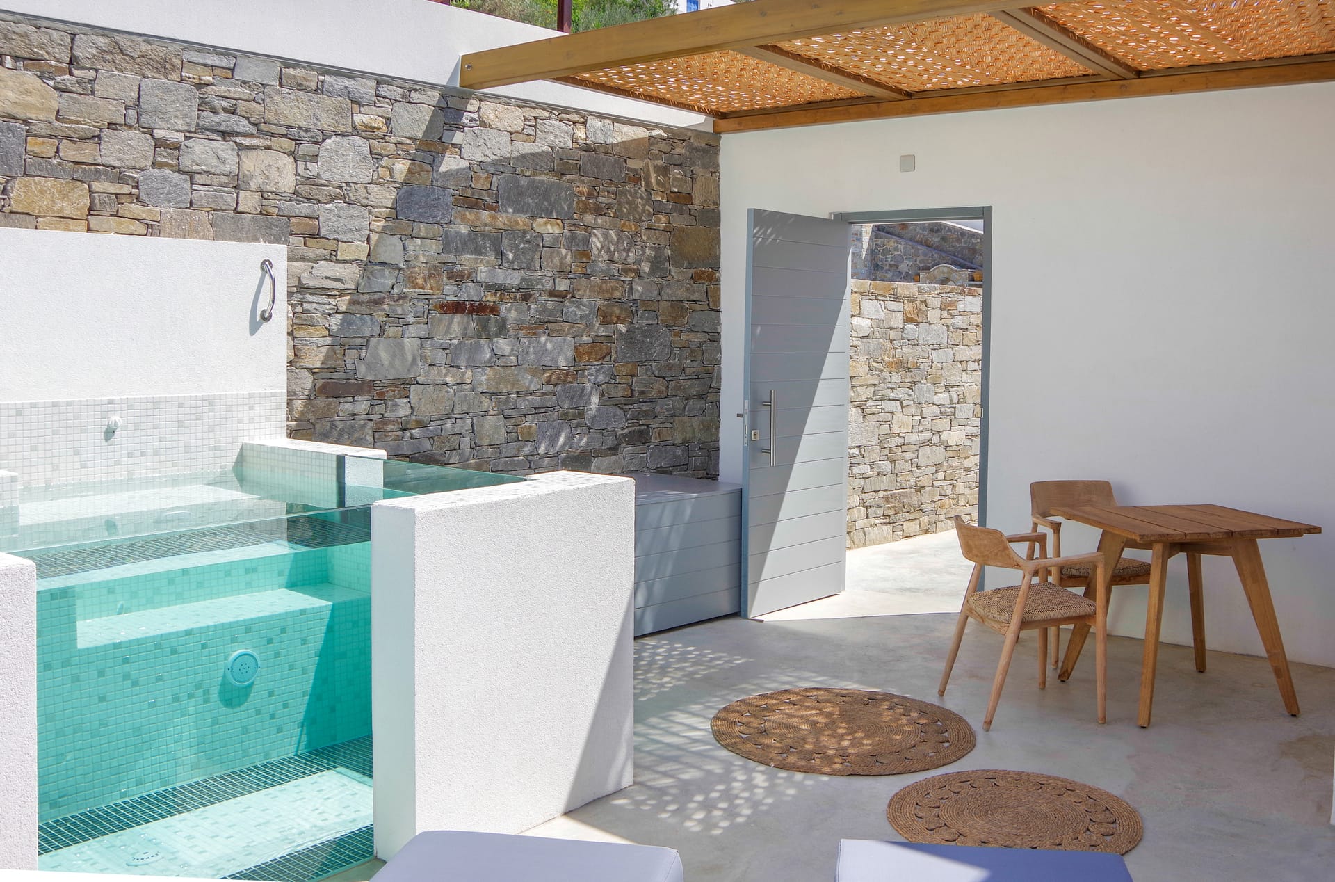 Queen Suite with Beach View