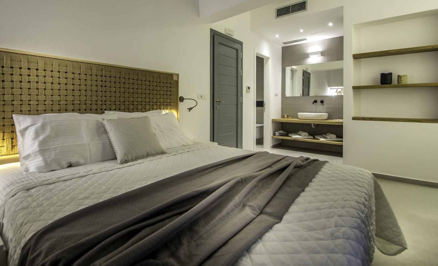 Queen Suite with Beach View