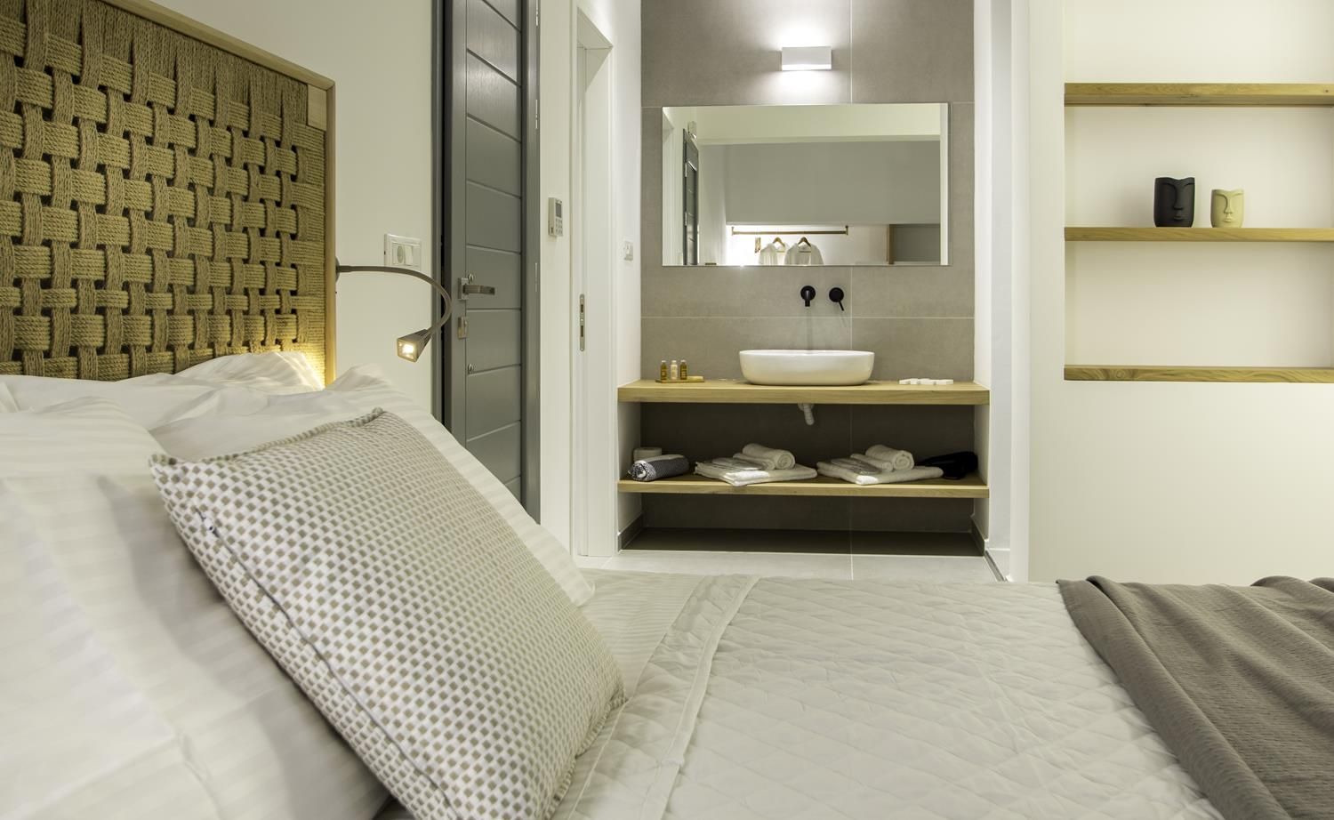 Queen Suite with Beach View