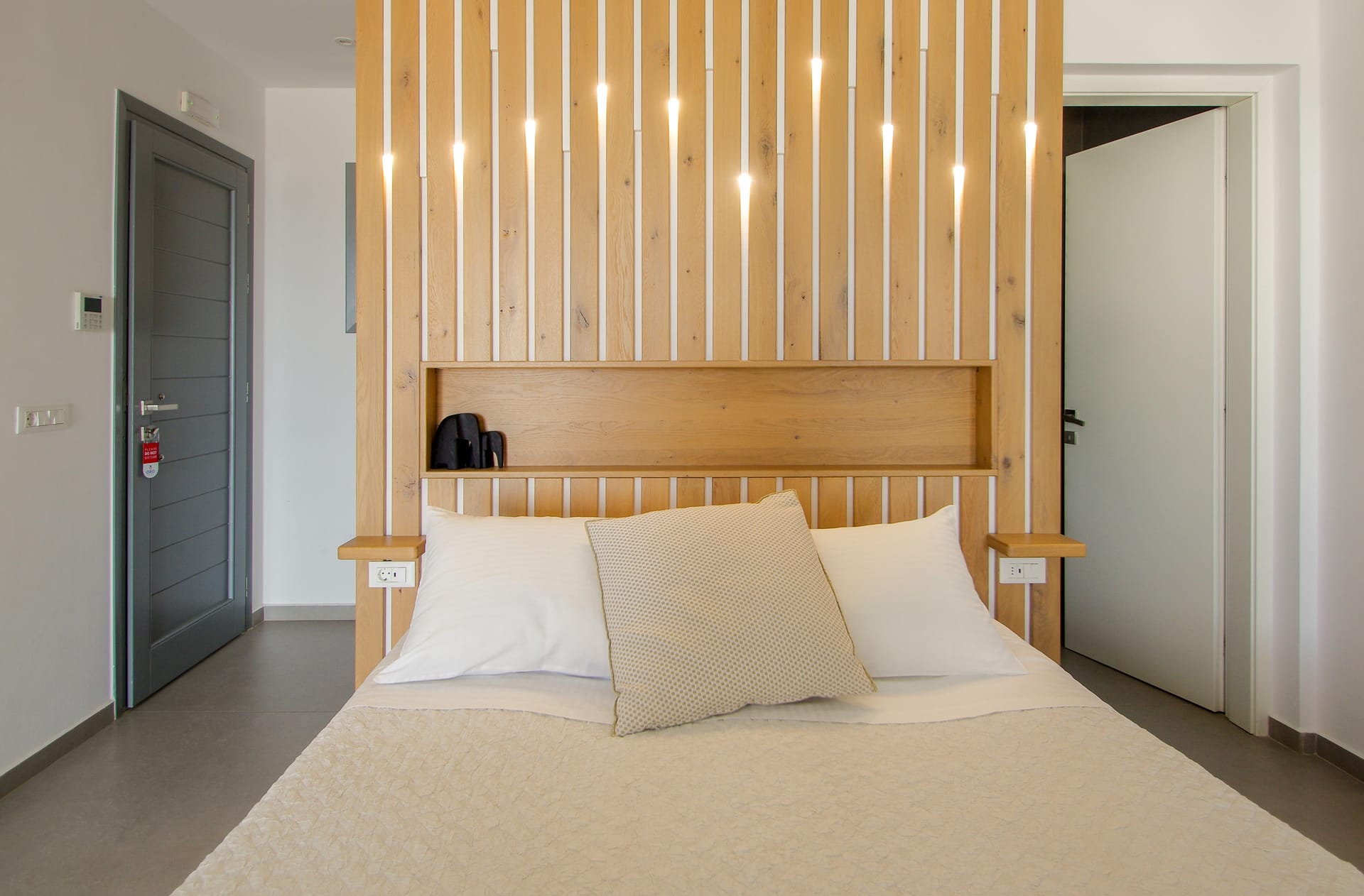 King Suite with Beach View &amp; Hot Tub