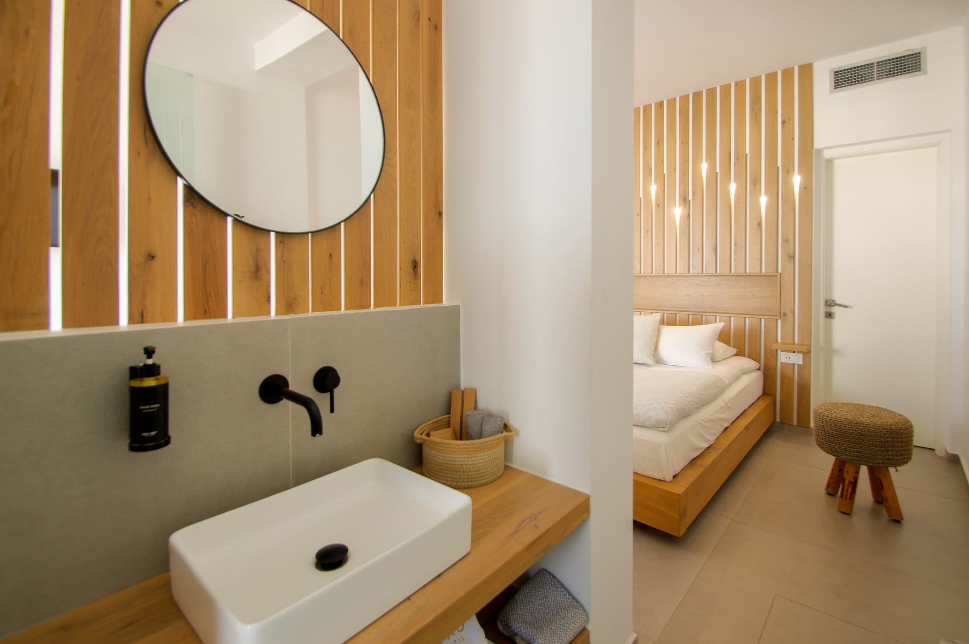 King Suite with Beach View &amp; Hot Tub