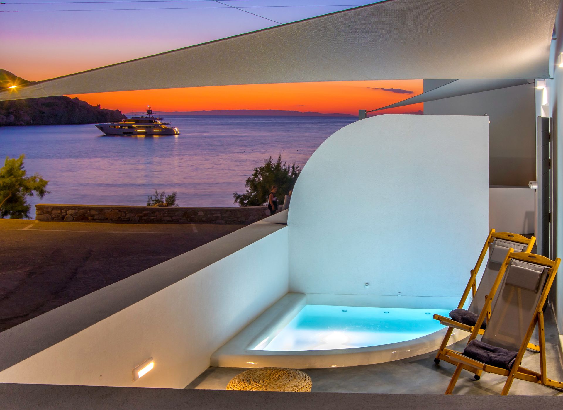 Family Suite with Beach View & Jacuzzi