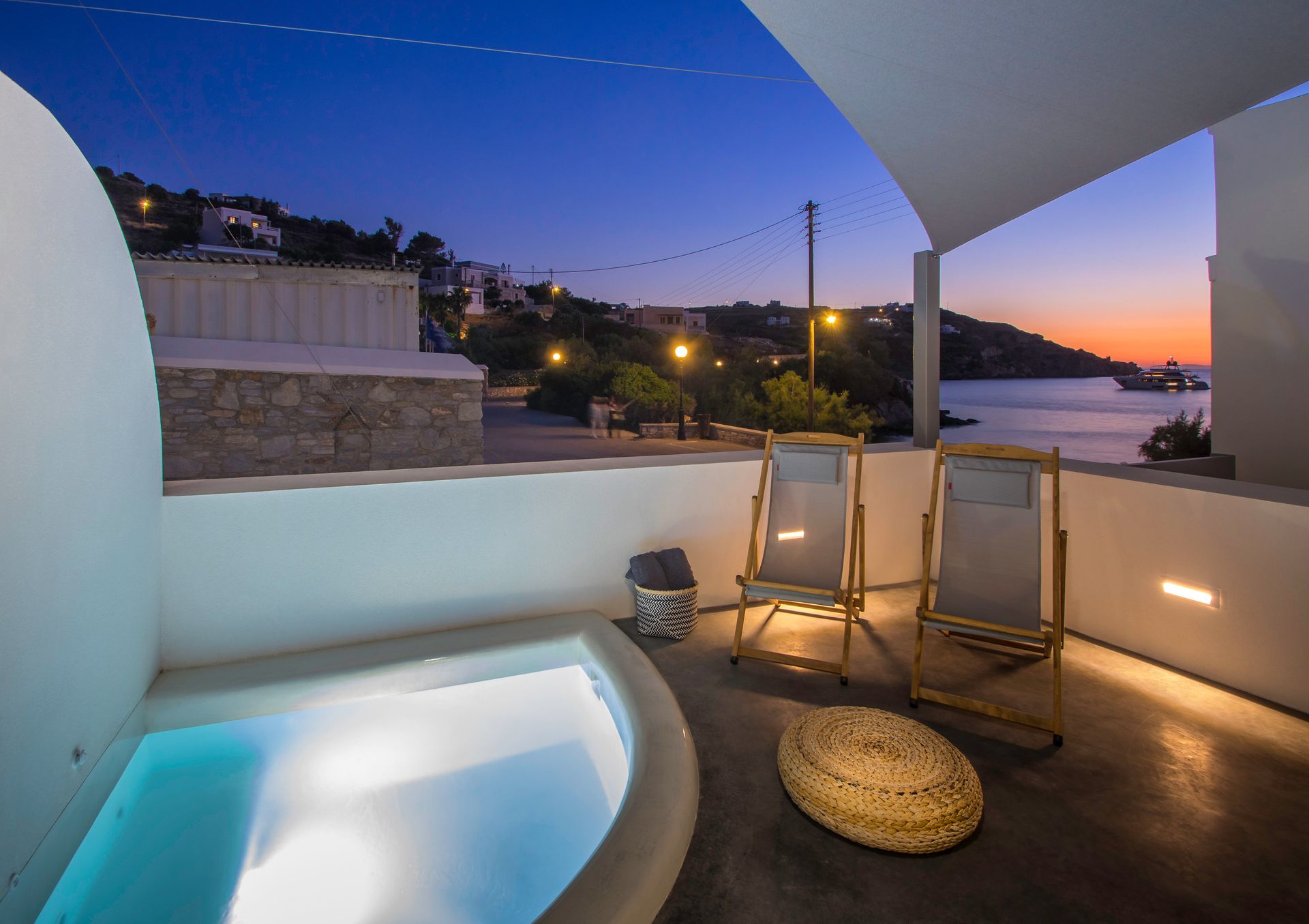 Family Suite with Beach View & Jacuzzi