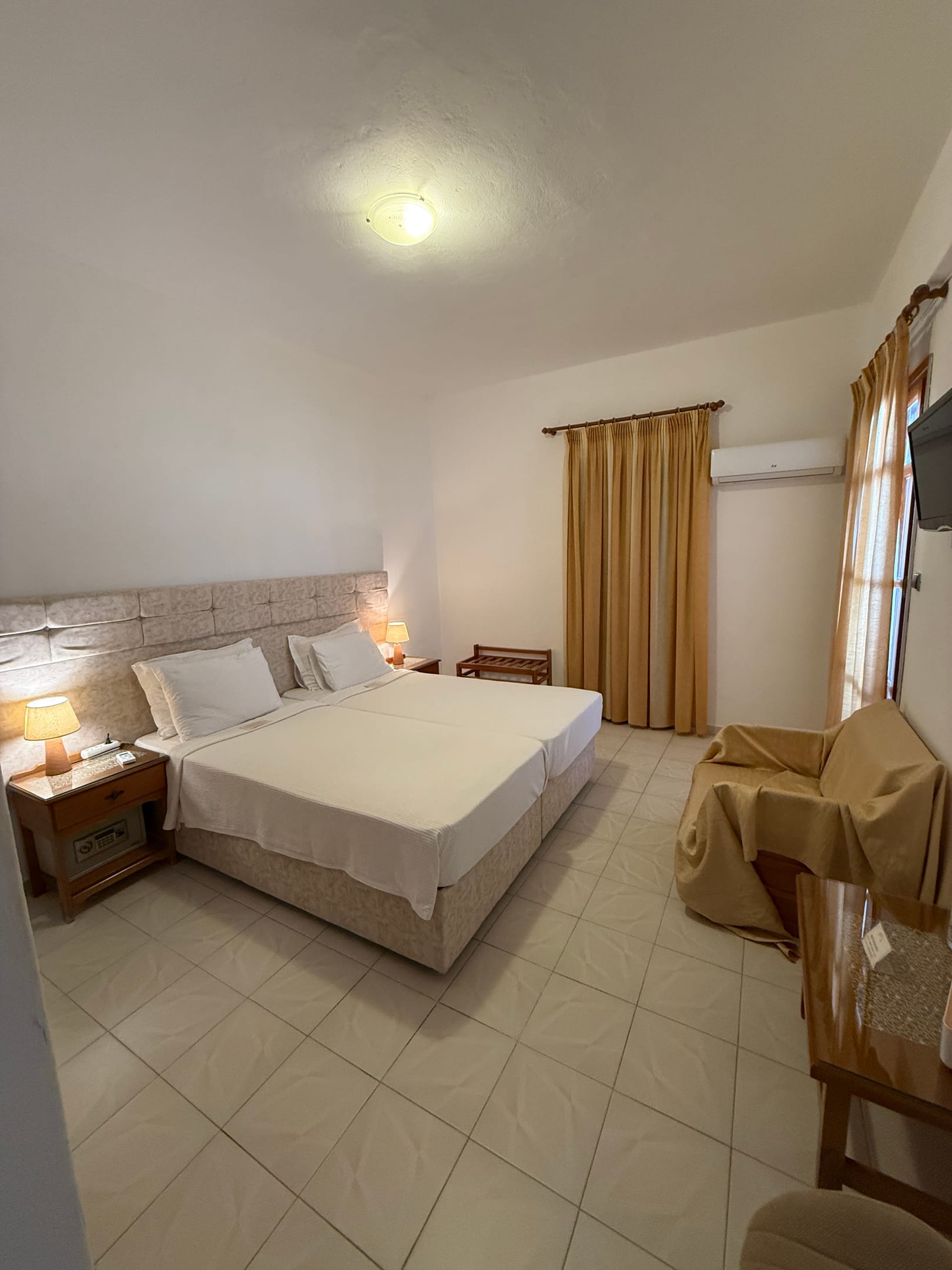 Twin Room with Partial Sea View