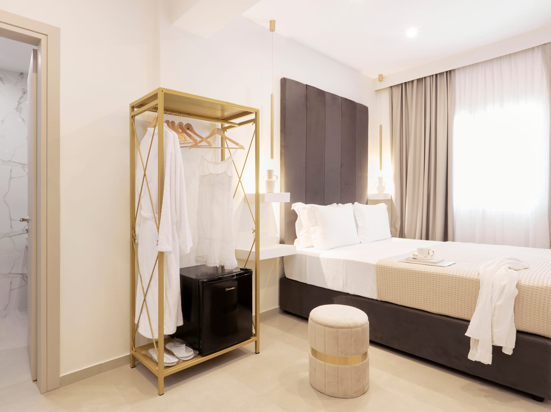 Suite with Bathtub