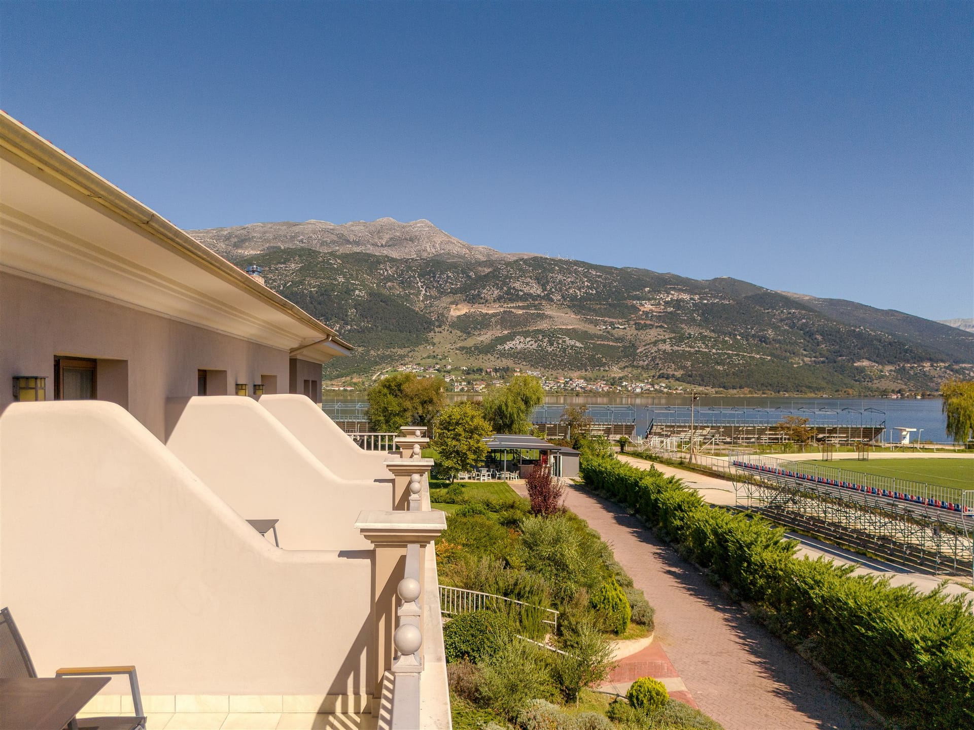 Superior Side Lake View