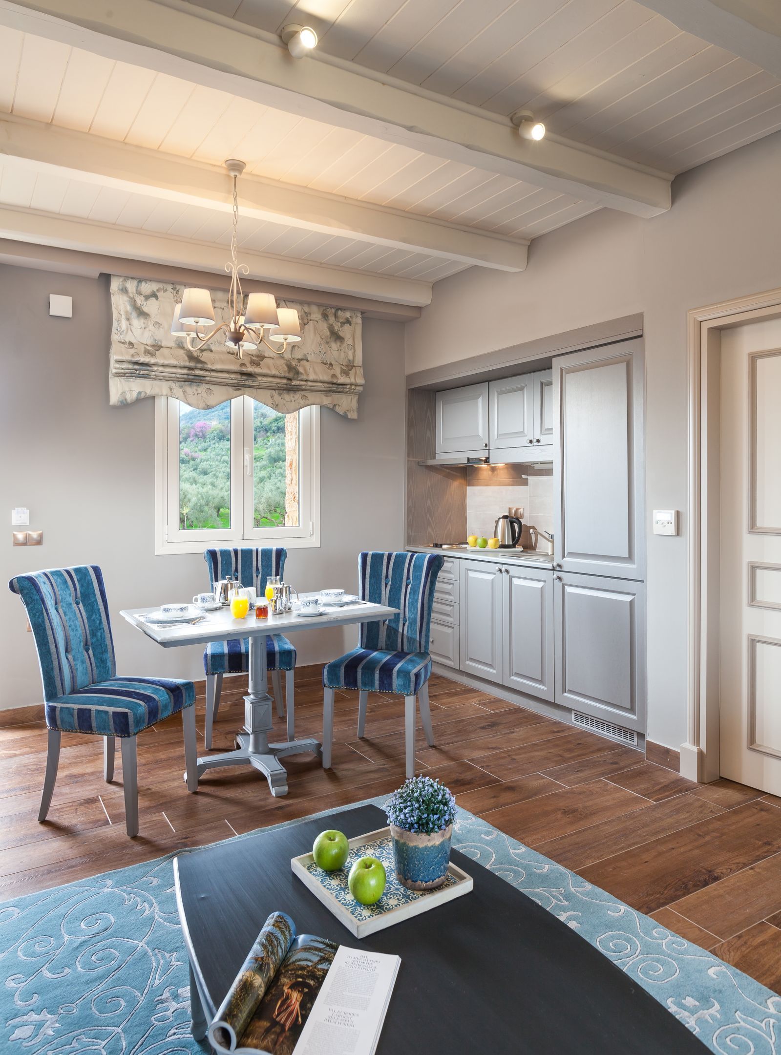 Premium Suite with Mountain View