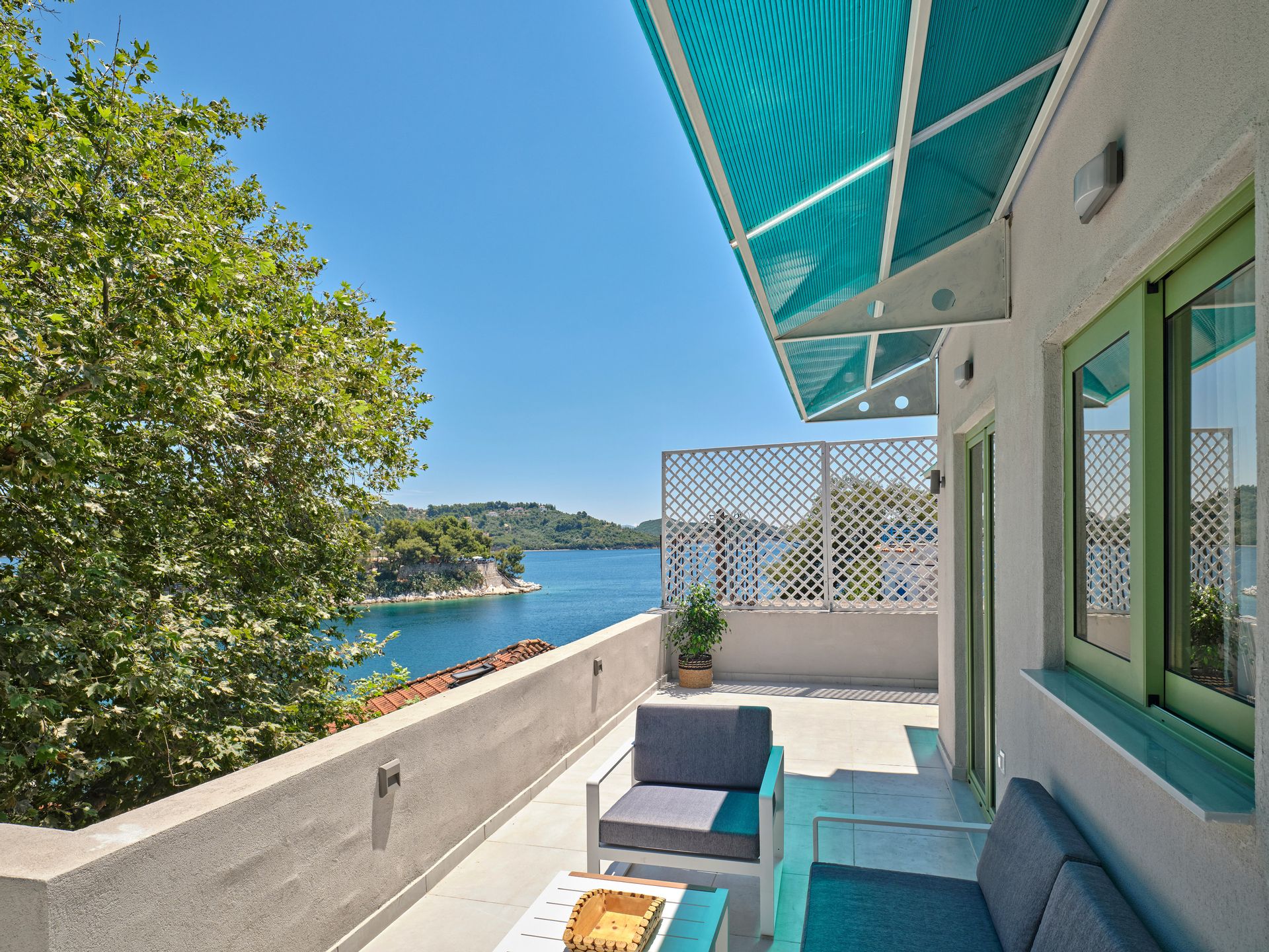 Penthouse with Sea View