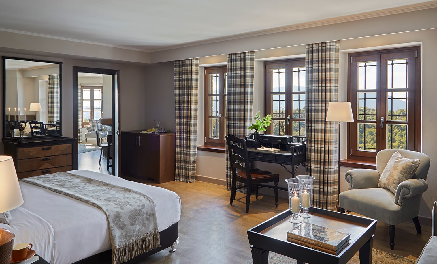 Grand Connecting Suite