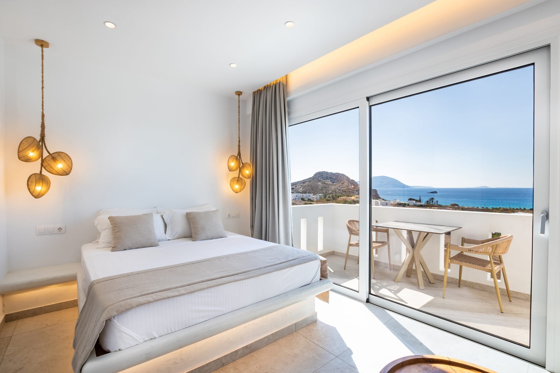 Luxury Suite with Indoor Jetted Tub &amp; Sea View