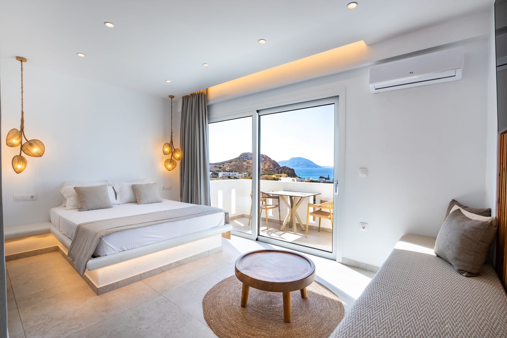 Luxury Suite with Indoor Jetted Tub & Sea View