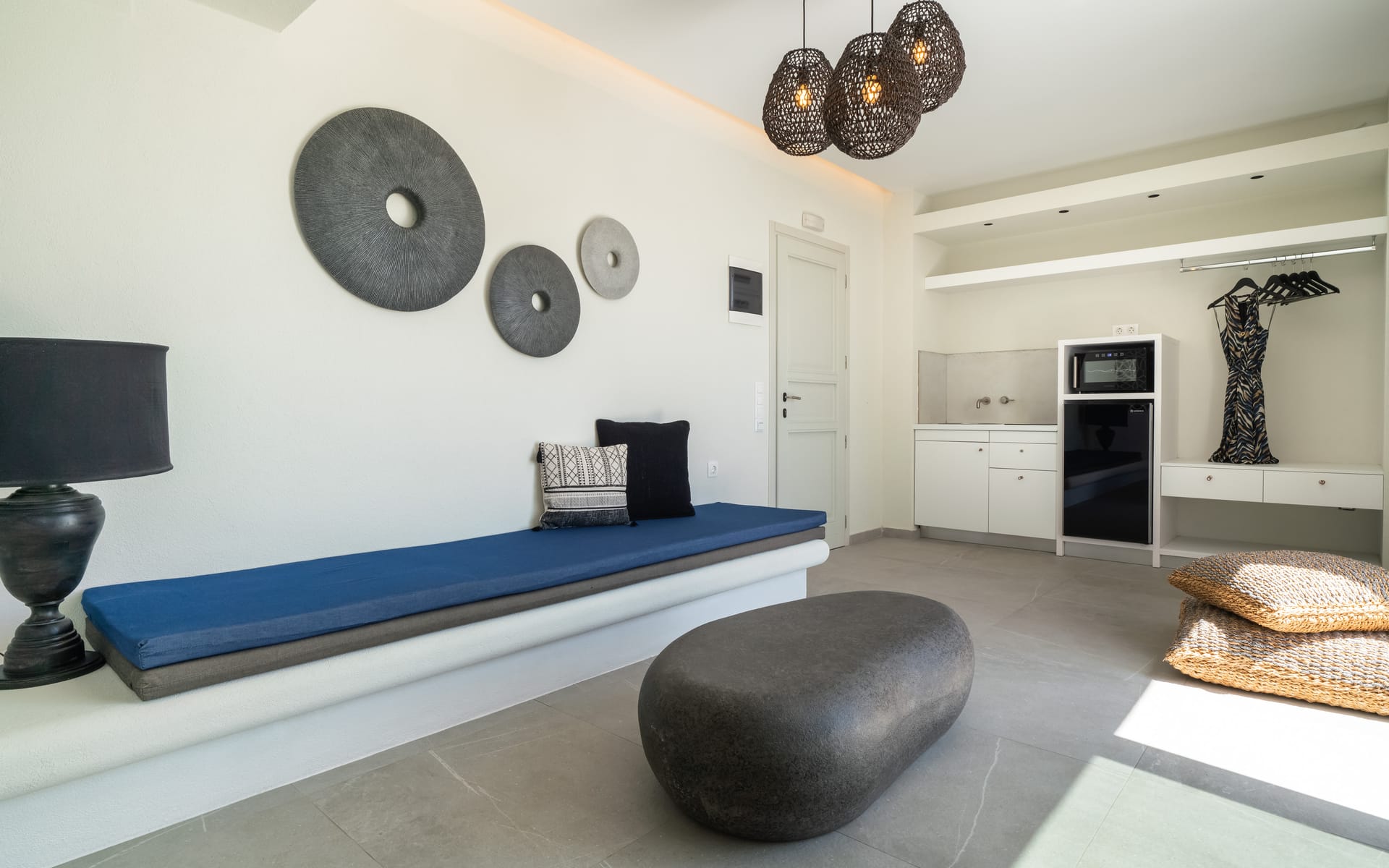 Luxury Suite with Outdoor Jetted Tub &amp; Sea View