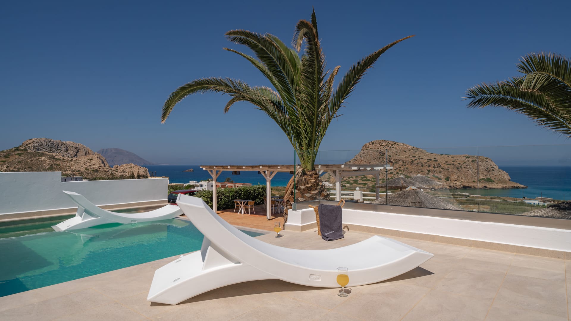 Luxury Suite with Private Pool &amp; Sea View