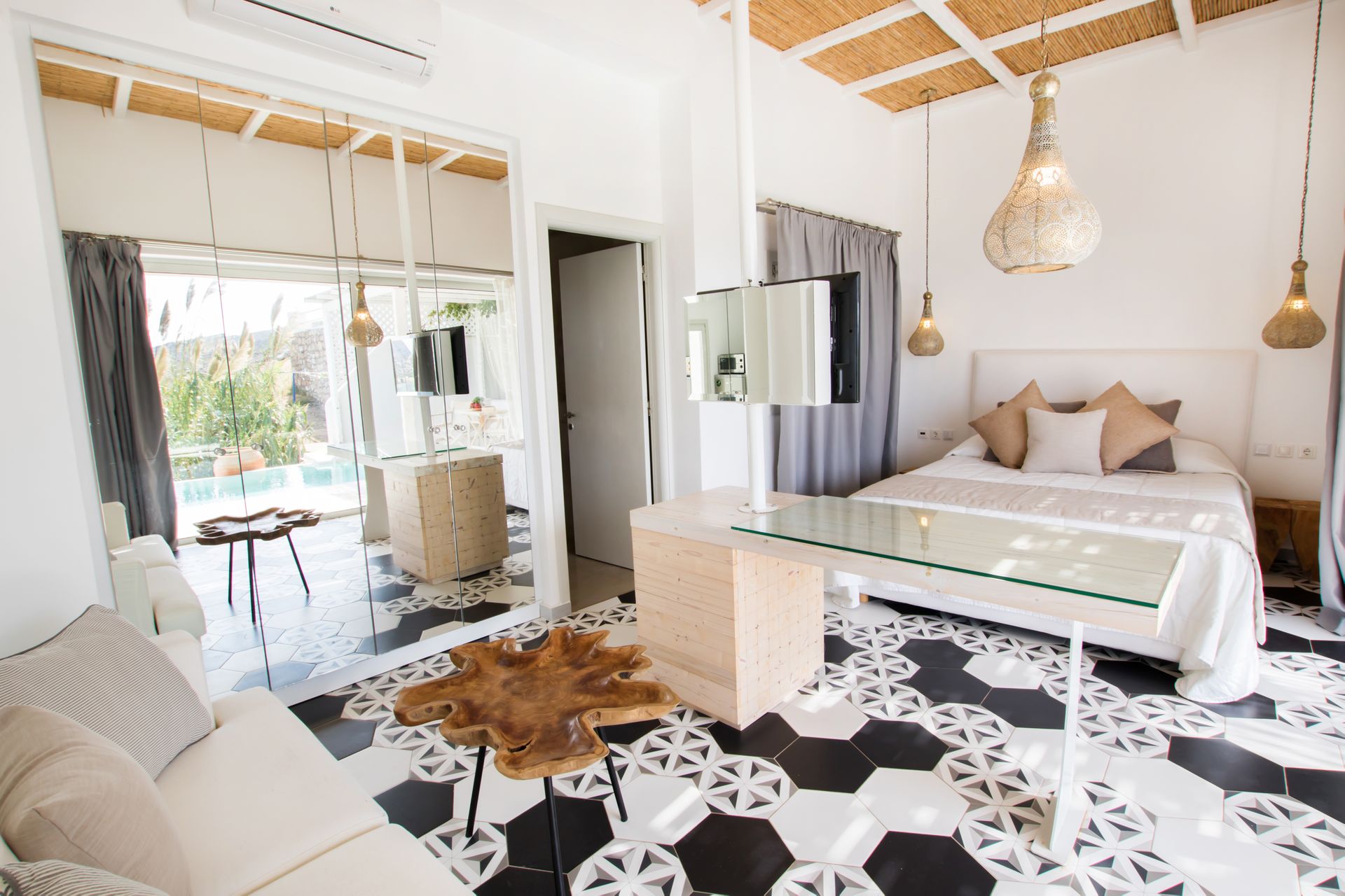 Villa with Private Pool & Sea View