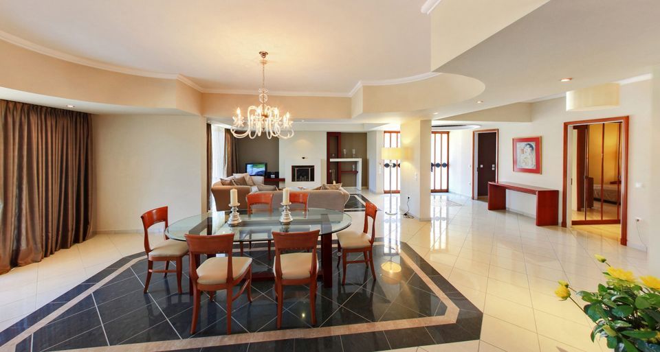 Junior Presidential Suite
