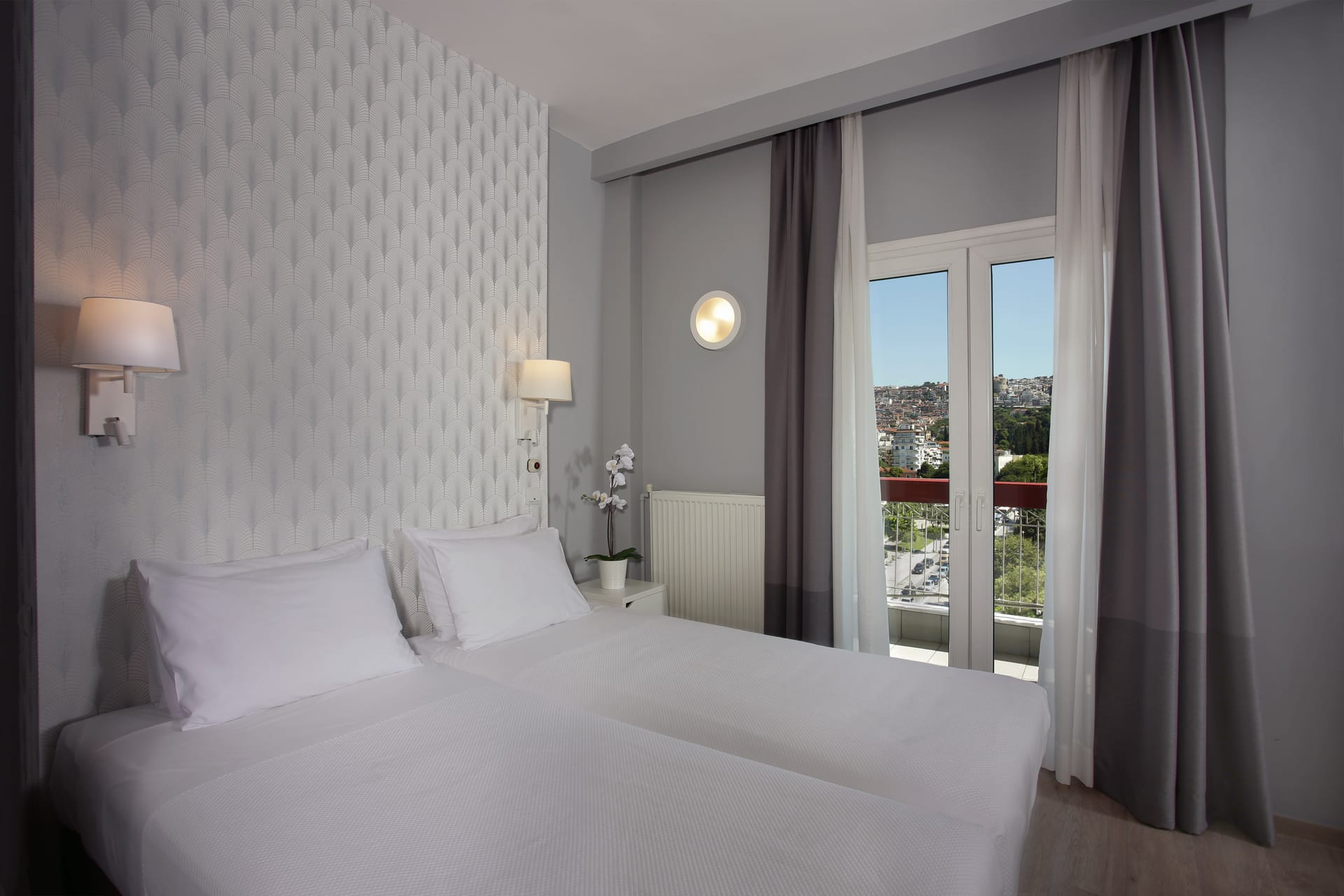 Triple Room with Balcony & City View