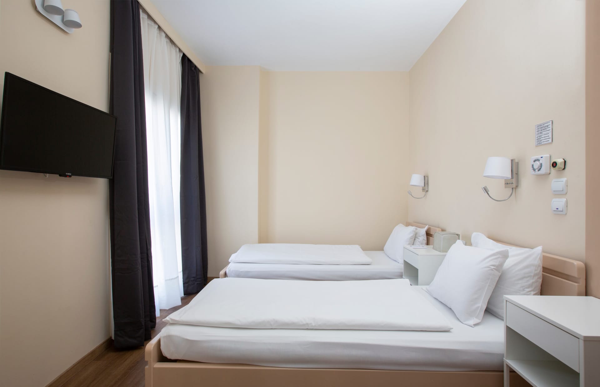 Triple Room with Balcony & City View