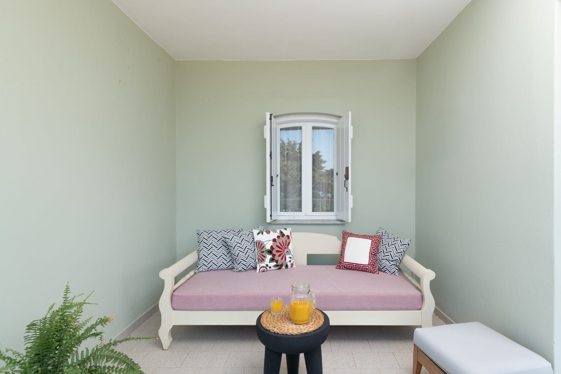 One Bedroom Apartment with Sea View