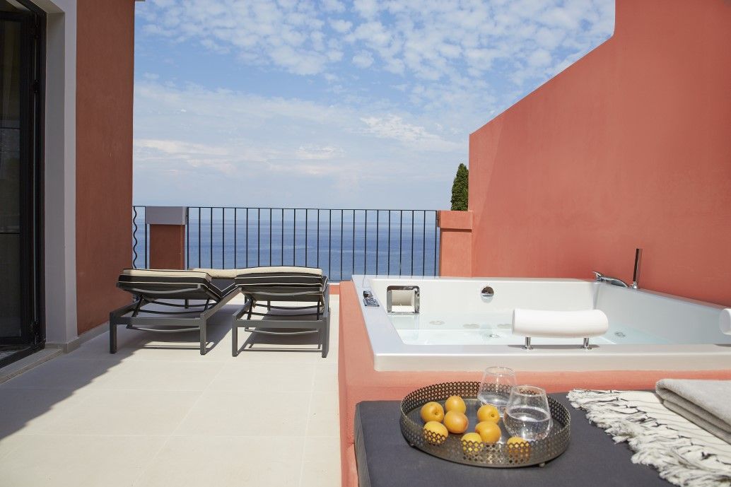 Grand Terrace Junior Suite Whirlpool Sea View