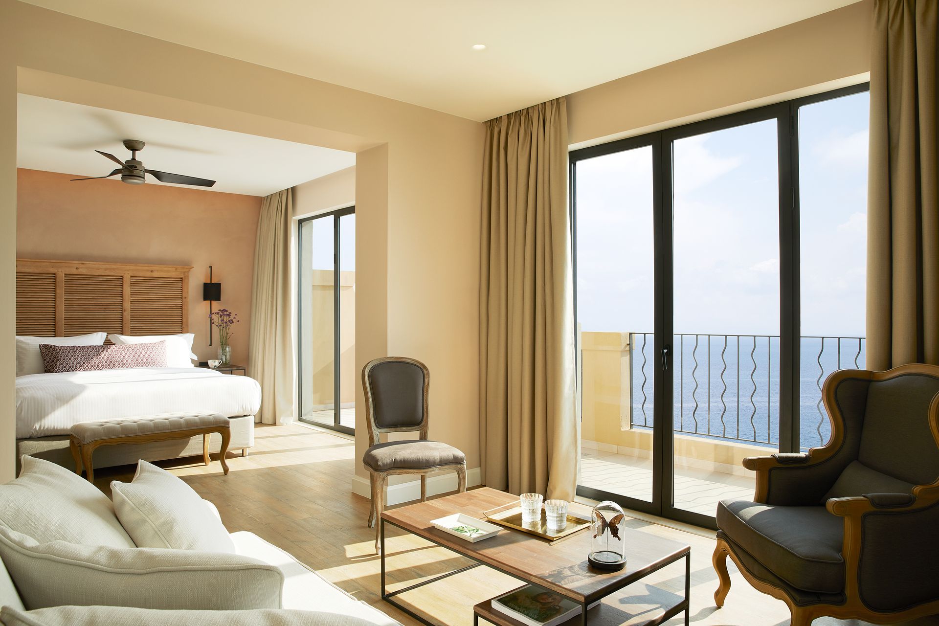 Deluxe Suite Whirlpool Sea View