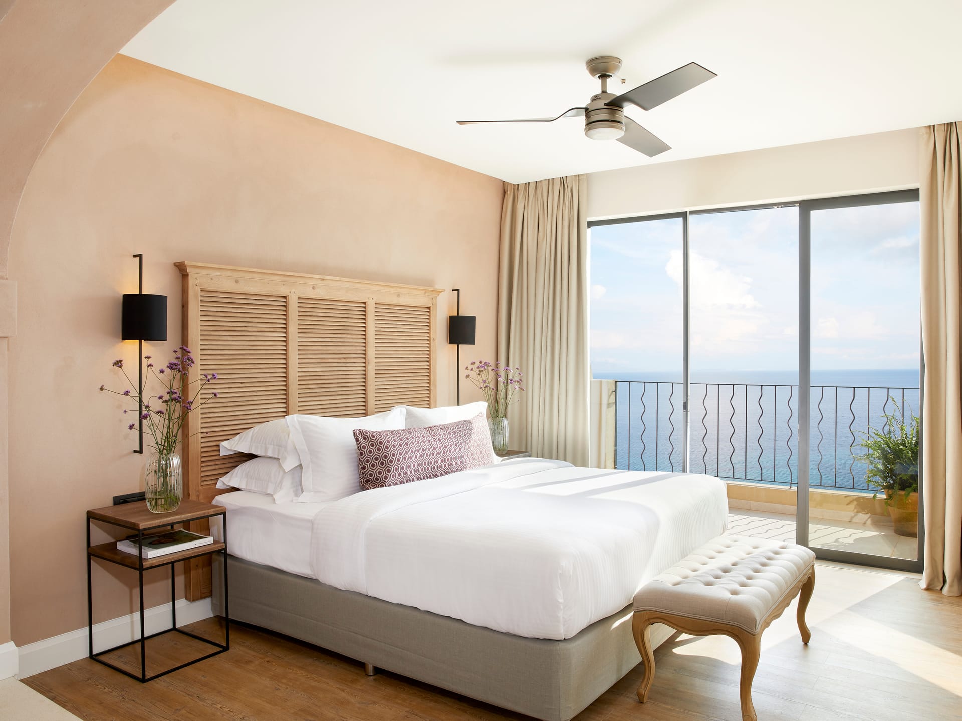 Deluxe Suite Whirlpool Sea View