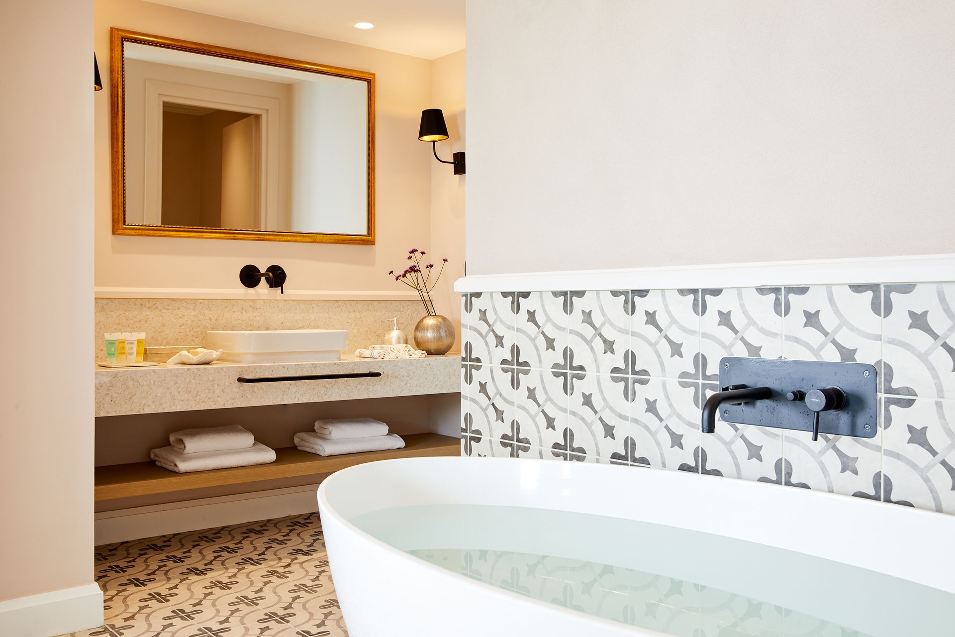 Deluxe Suite Whirlpool Sea View