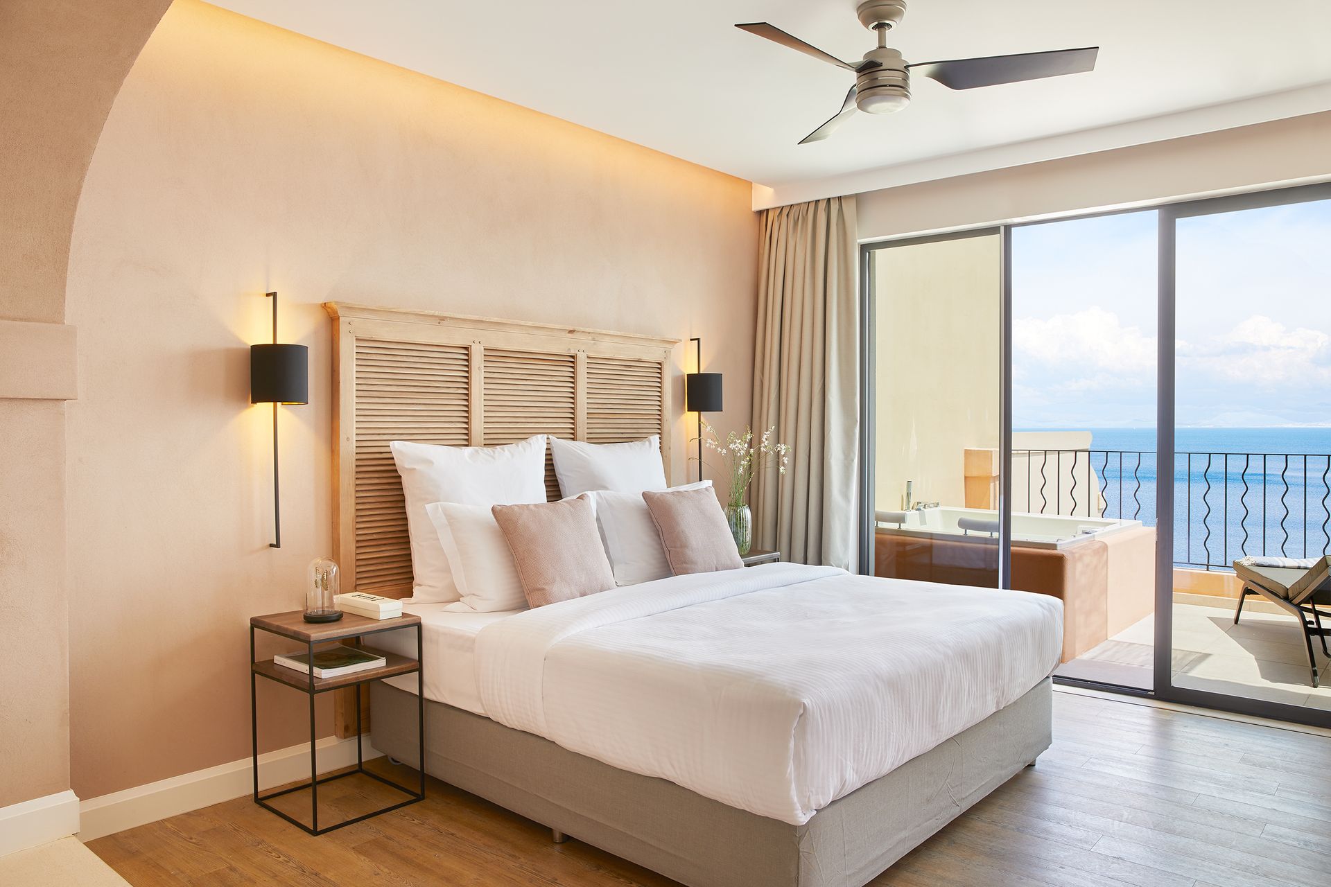 Grand Terrace Deluxe Suite Whirlpool Sea View