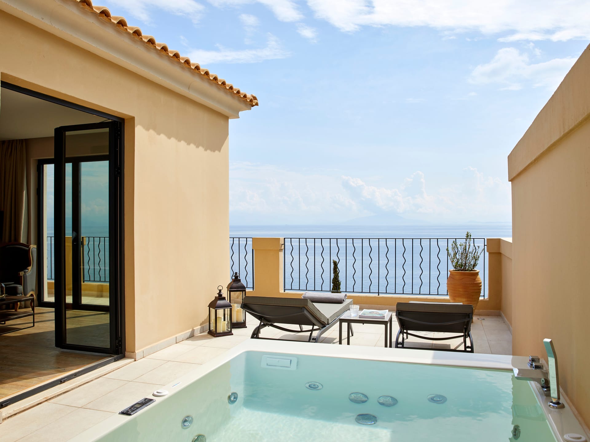 Grand Terrace Deluxe Suite Whirlpool Sea View