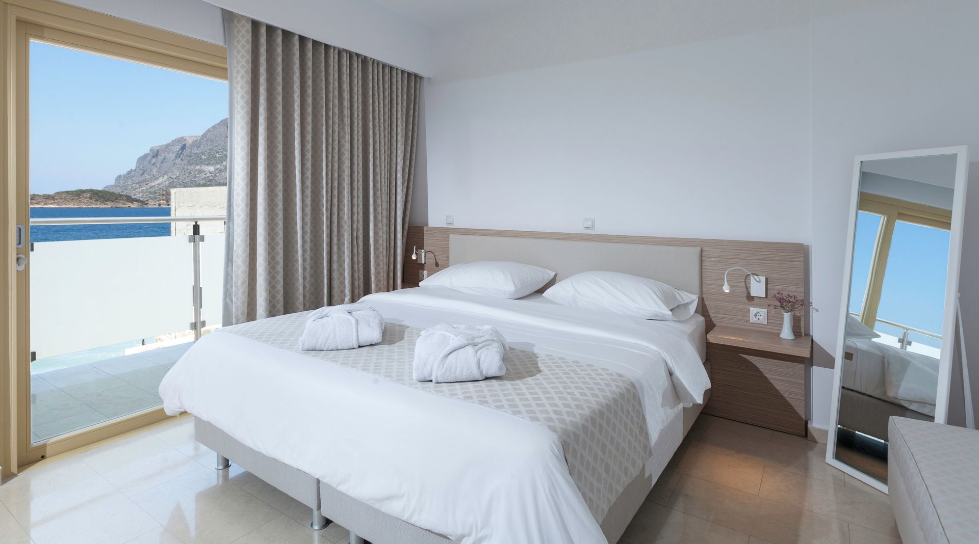 Deluxe Suite with Sea View