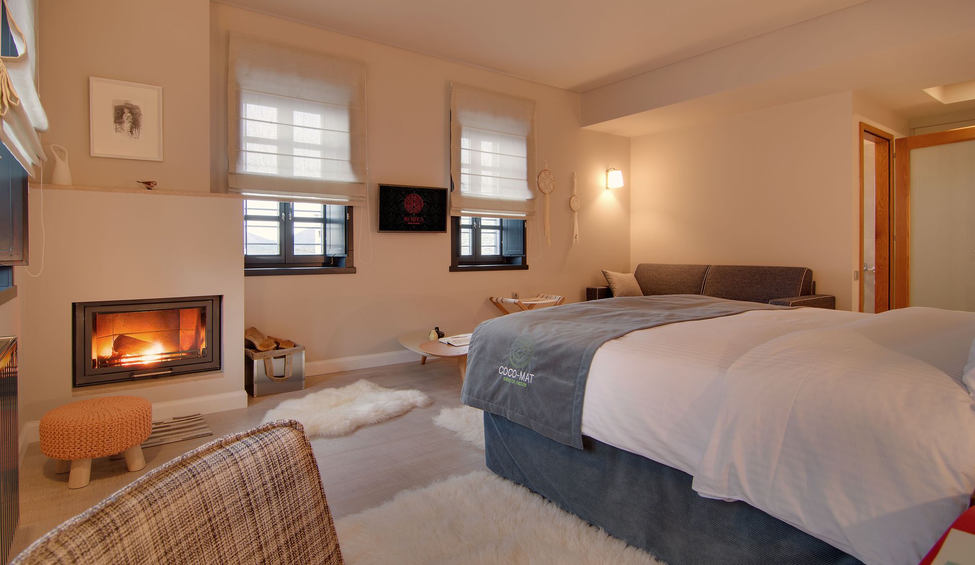 Superior Room with Fireplace ΑΜΕΑ [disability access]