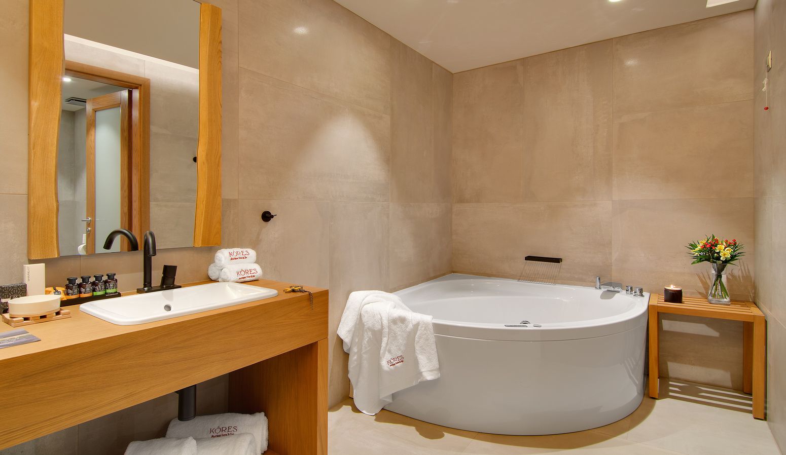 Executive Suite with Jacuzzi (no view)