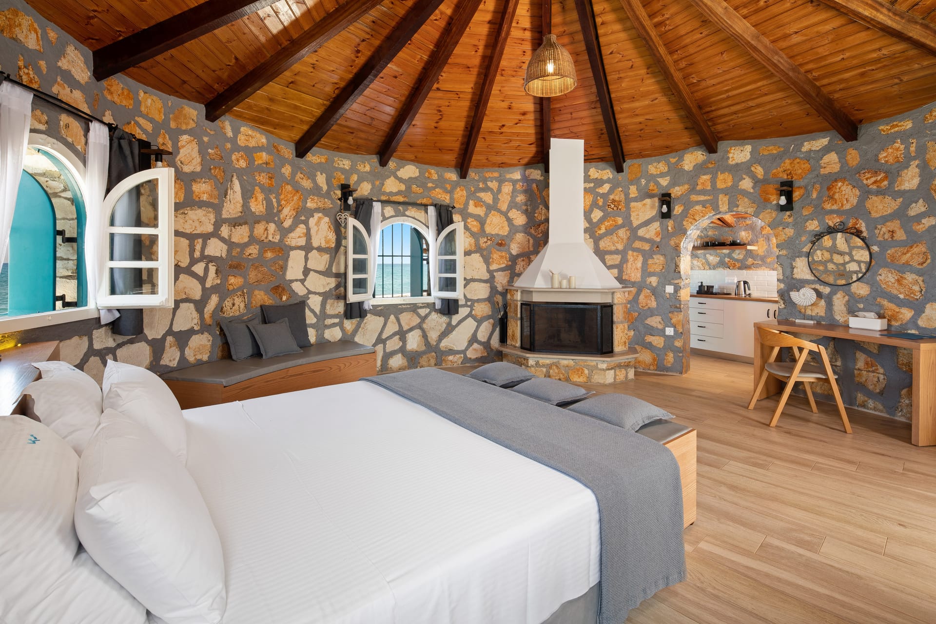 Romantic Suite on Beach Side