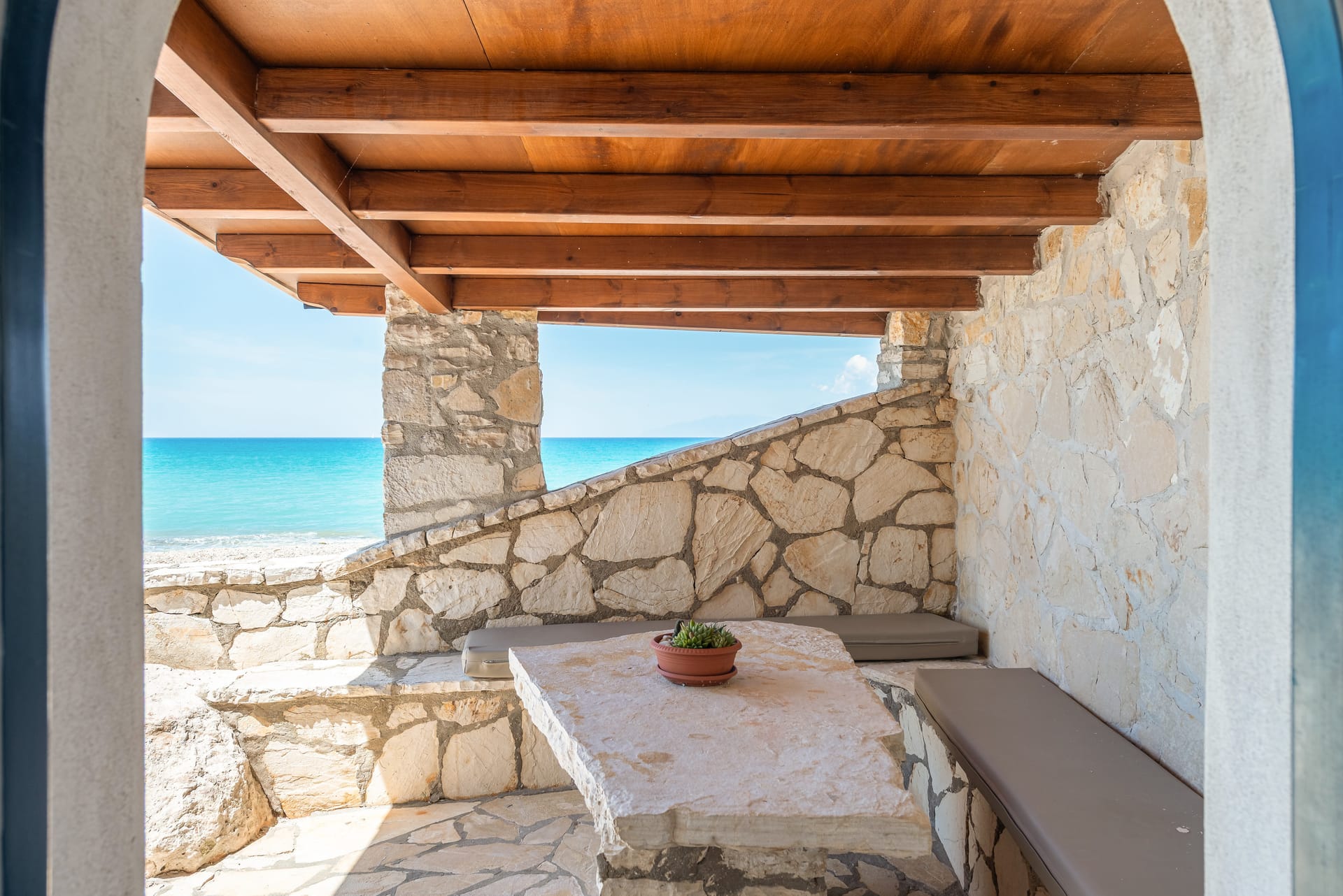 Romantic Suite on Beach Side