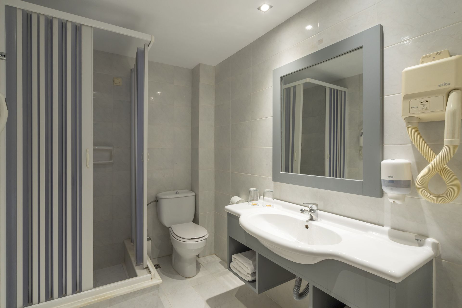 Standard Triple Delphi Valley View Room