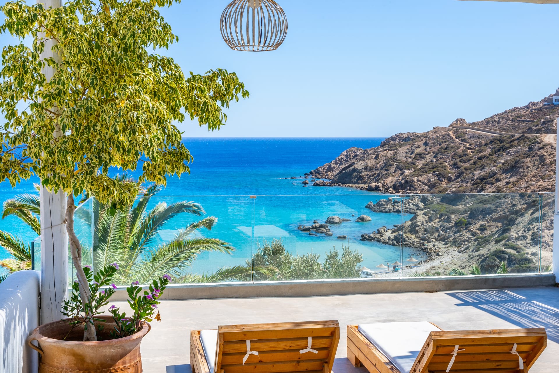 Deluxe suite Poseidon Blue with outdoor jacuzzi