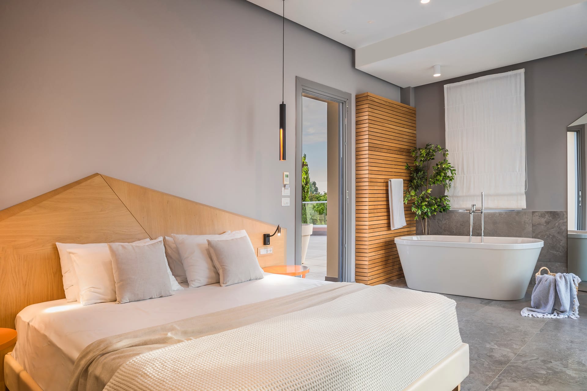 Honeymoon Suite