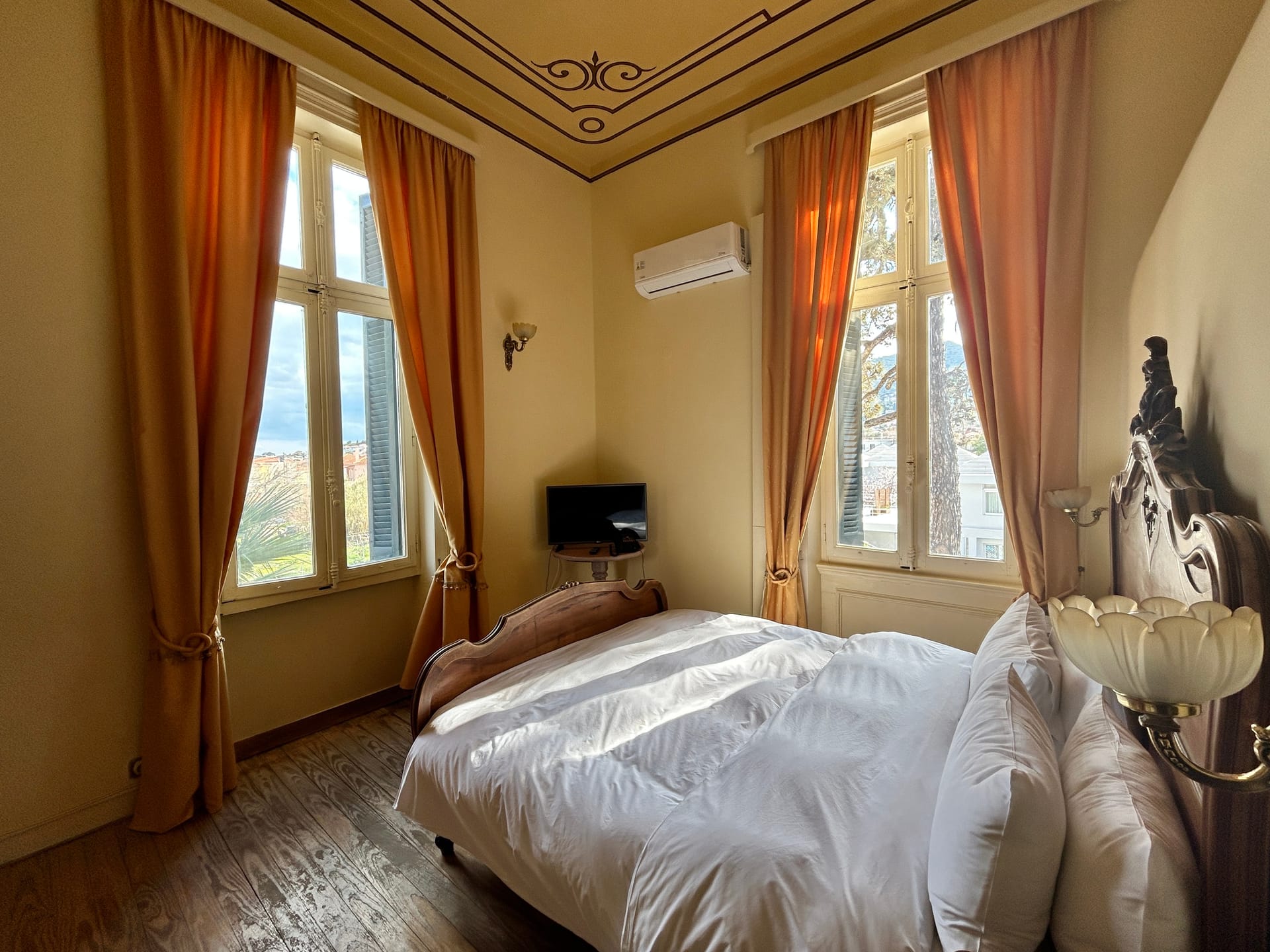 Mansion Junior Suite with Partial Sea View