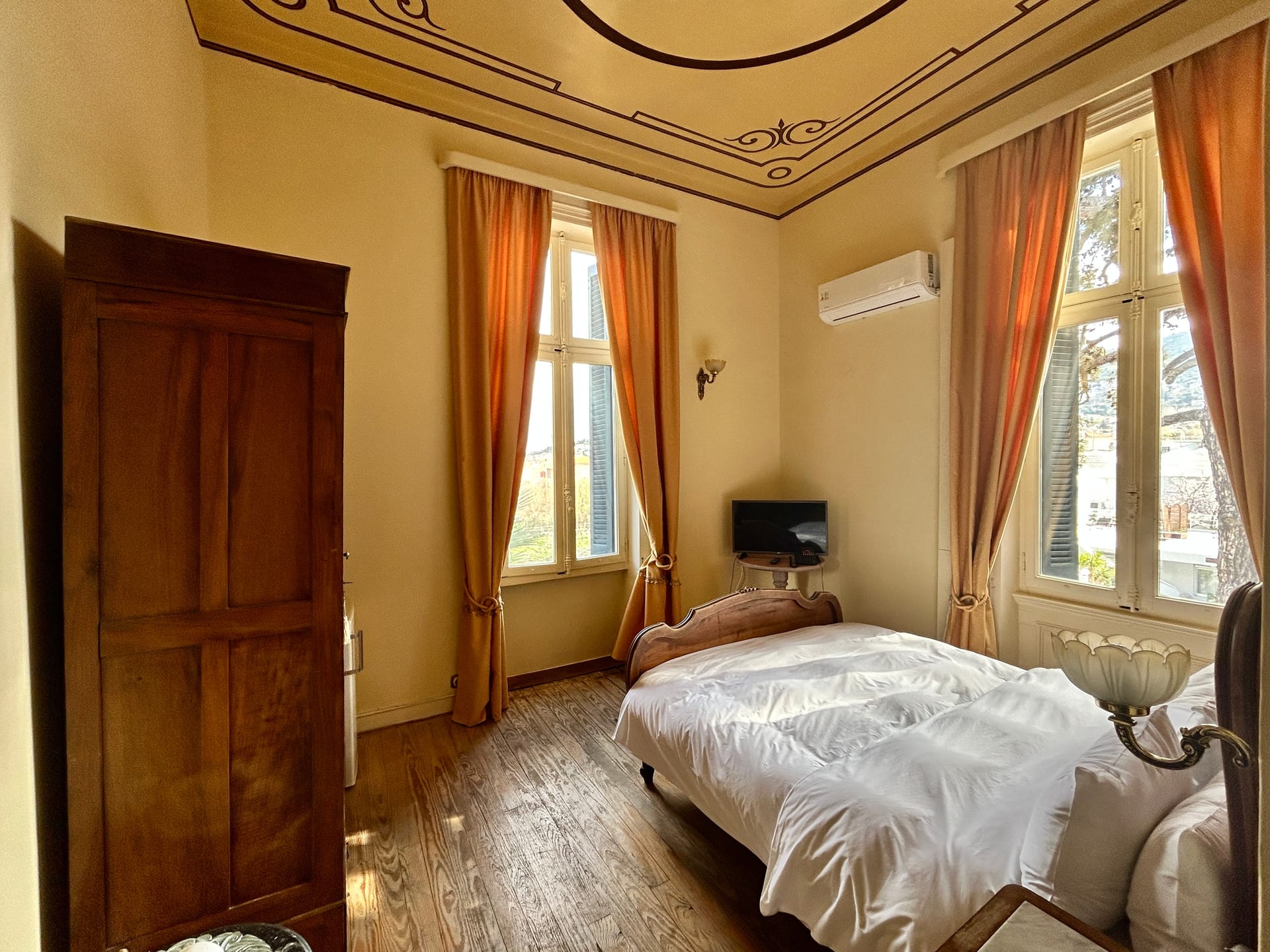 Mansion Junior Suite with Partial Sea View