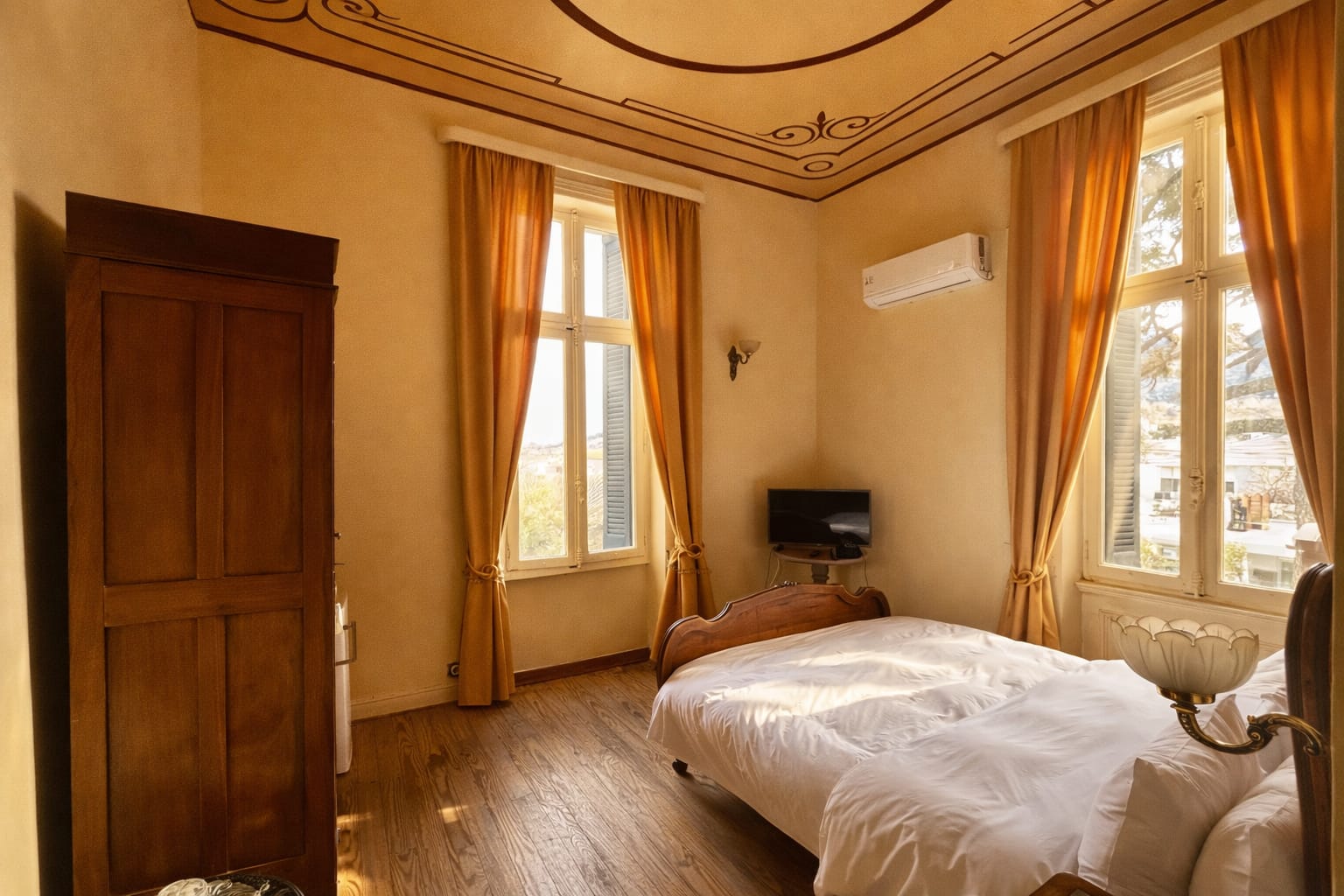 Mansion Junior Suite with Partial Sea View