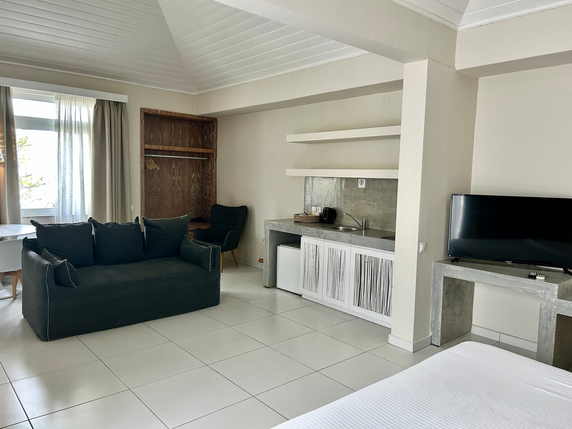 Superior Apartment with Pool View