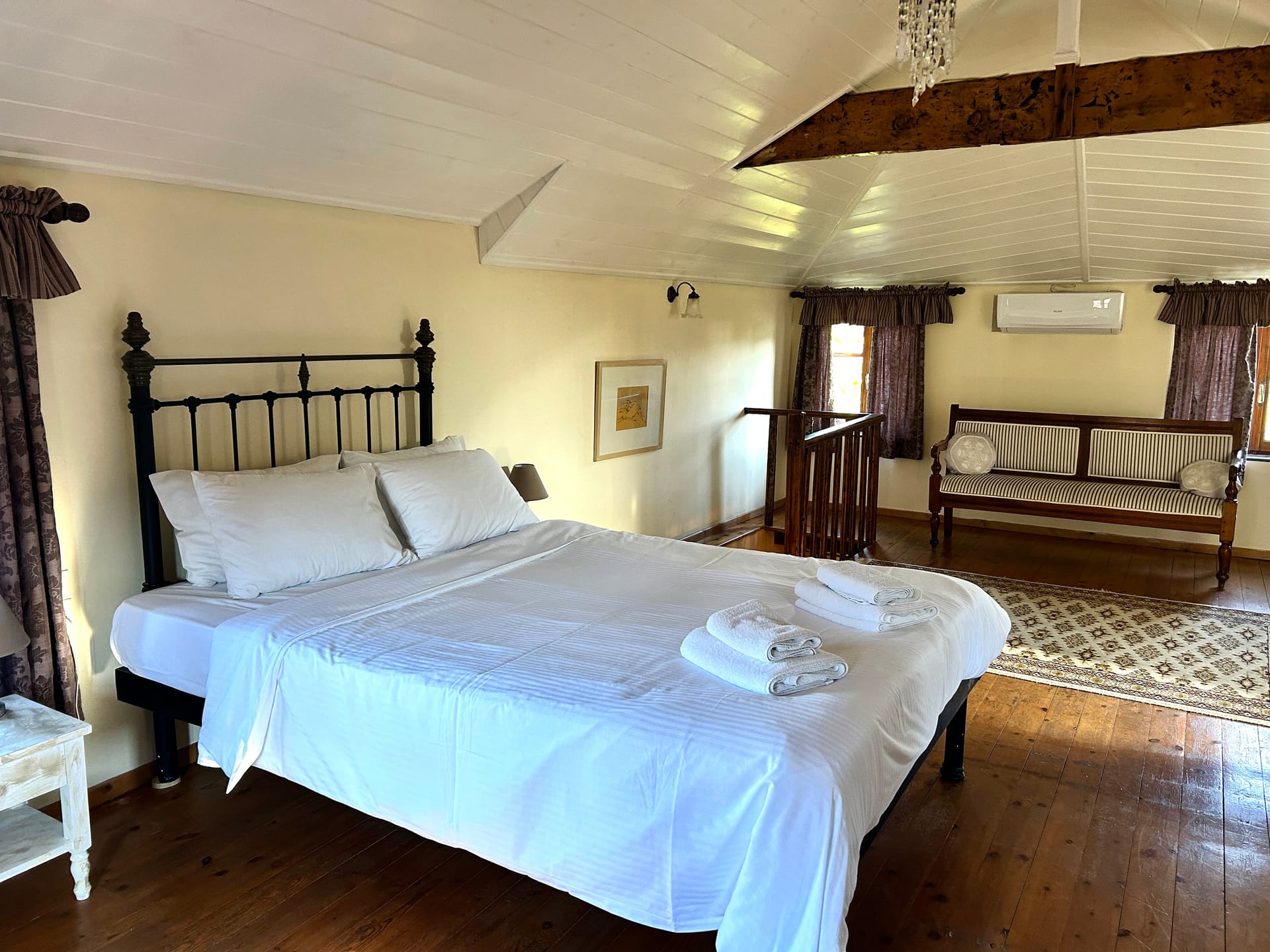 Mansion Cottage - Split Level with Patio