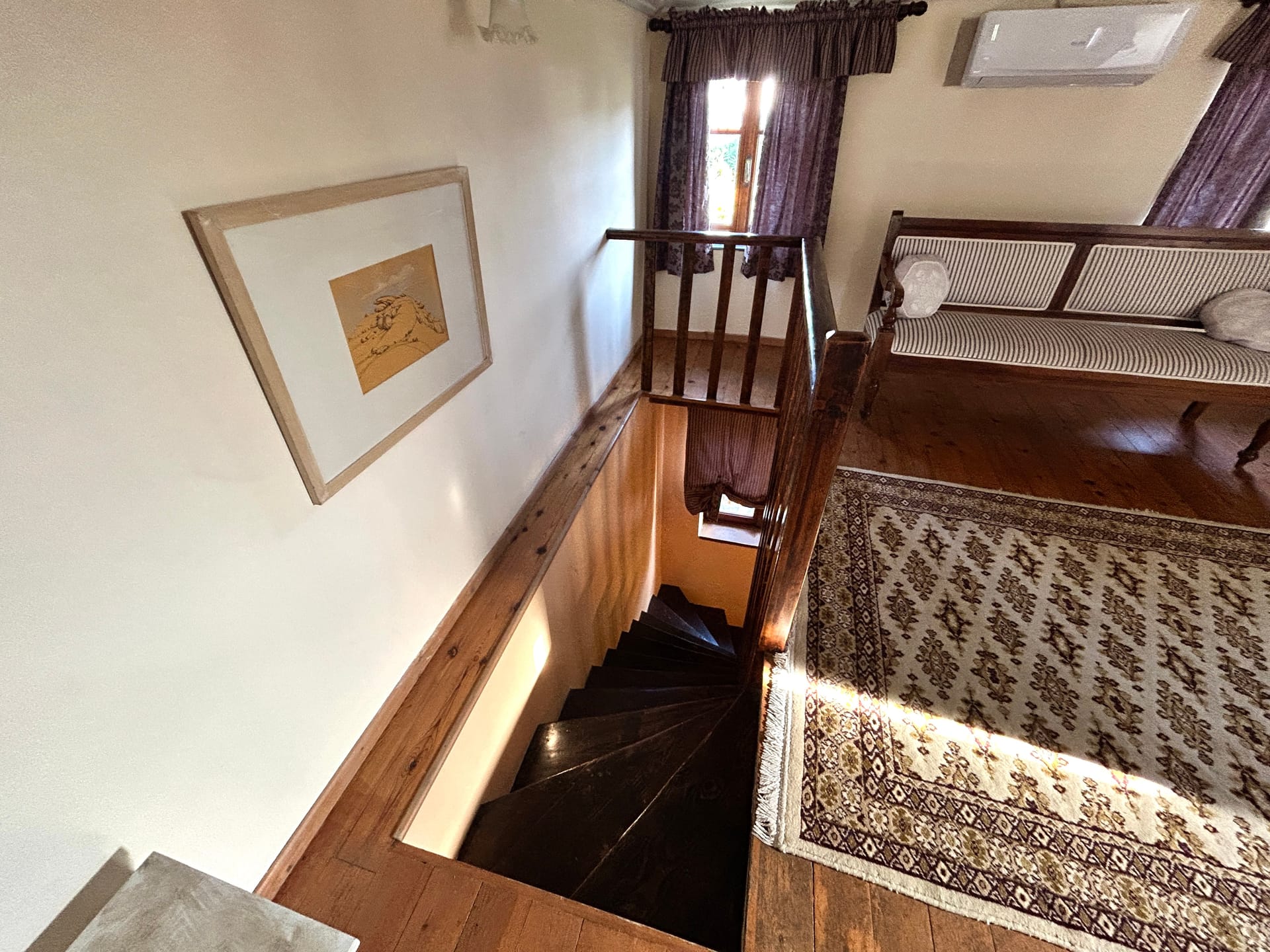 Mansion Cottage - Split Level with Patio