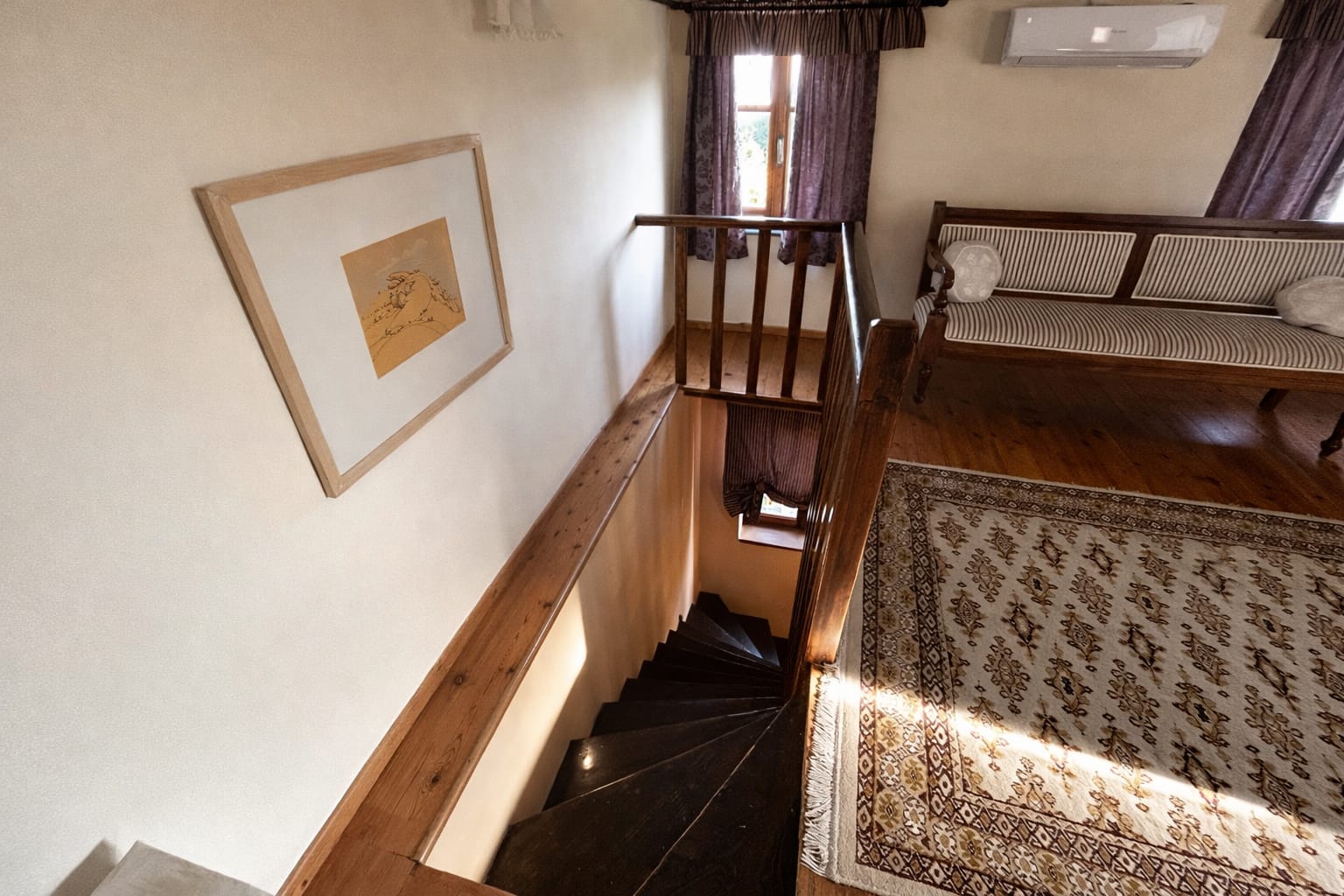 Mansion Cottage - Split Level with Patio