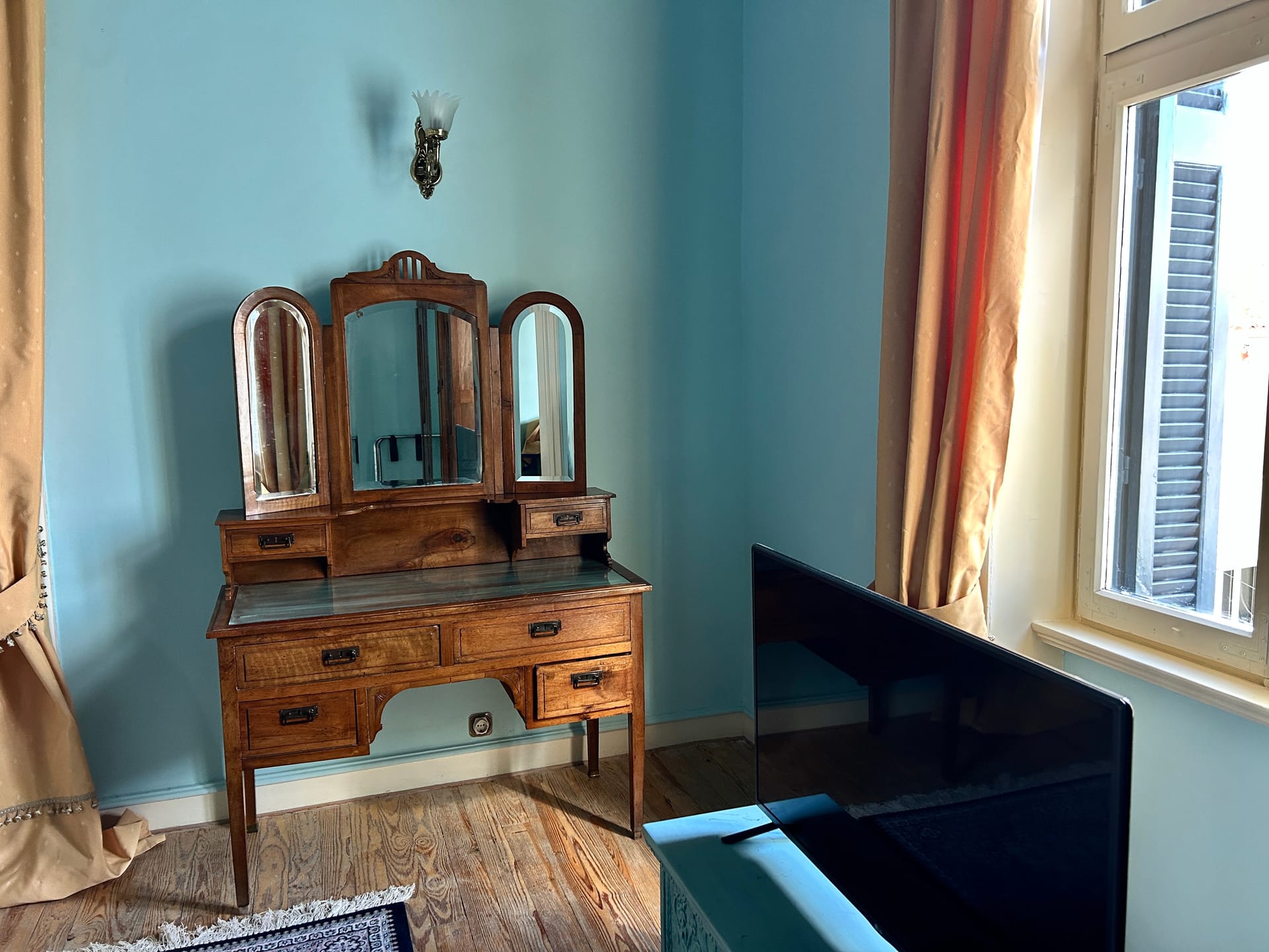 Mansion Superior Suite with Spa Bath and Pool View