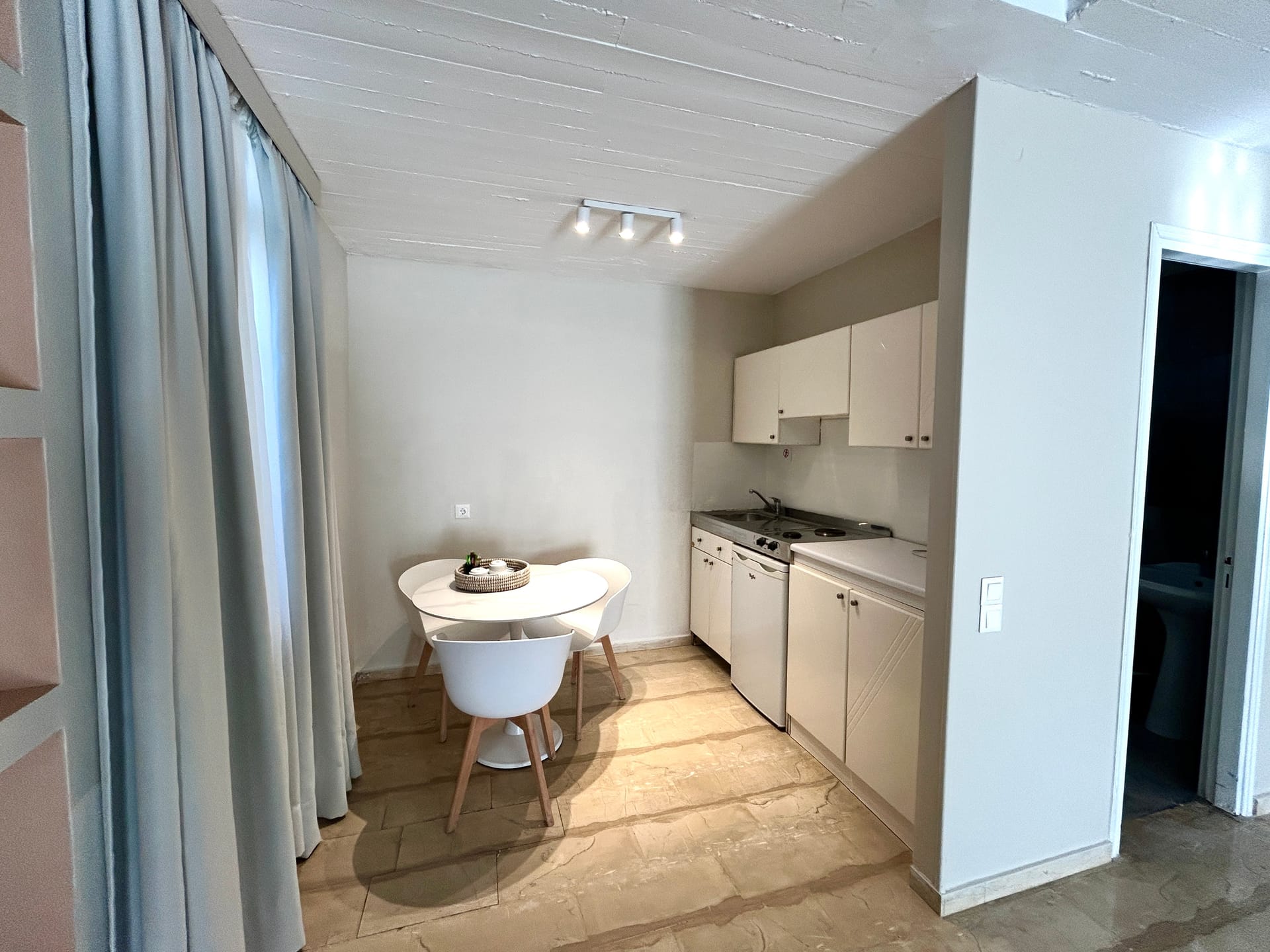 Master Apartment with Pool or Garden View - Split Level