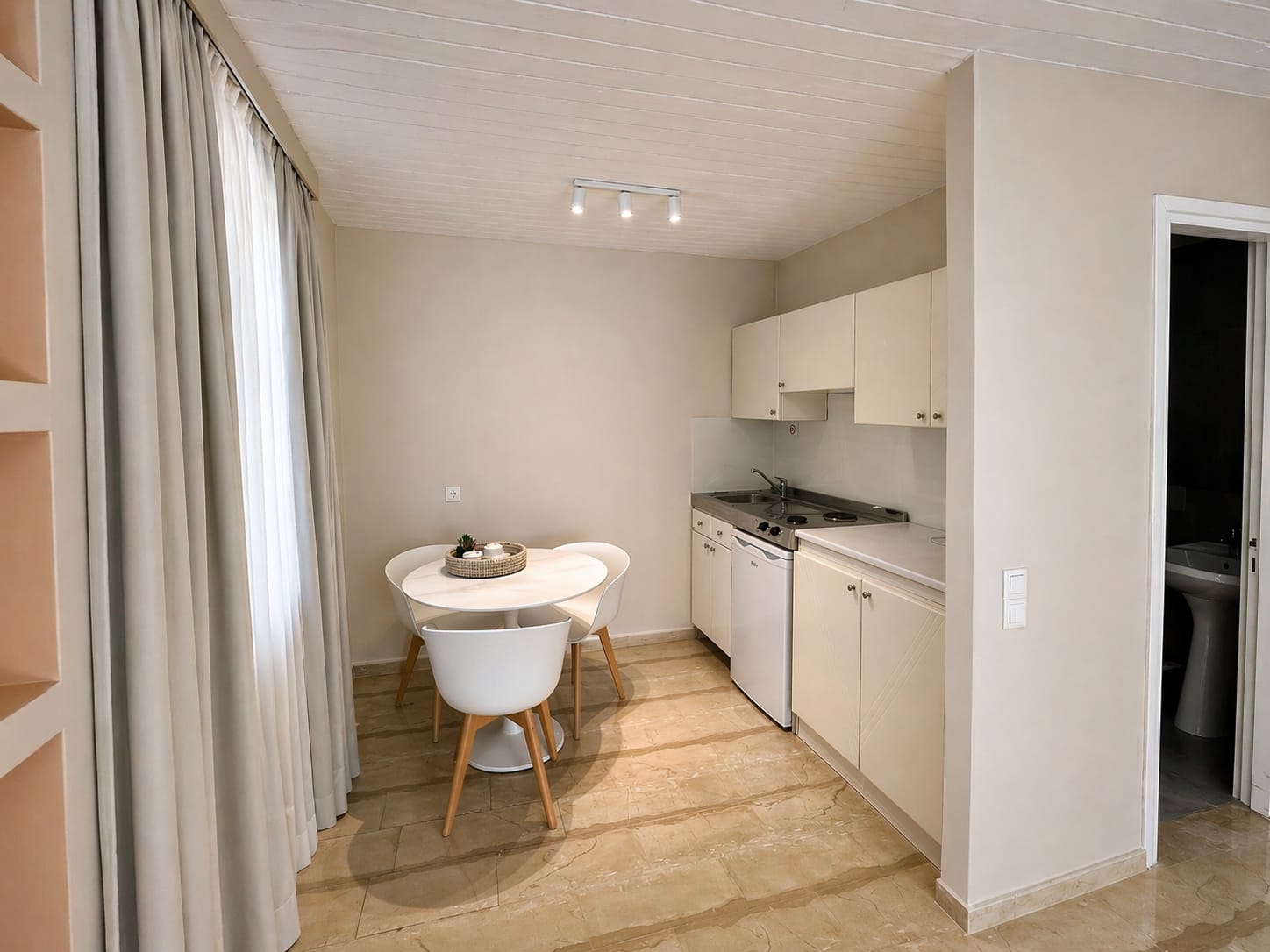 Master Apartment with Pool or Garden View - Split Level