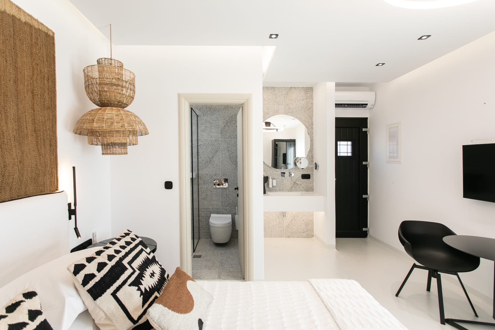 Deluxe Sea View Suite with Outdoor Hot Tub