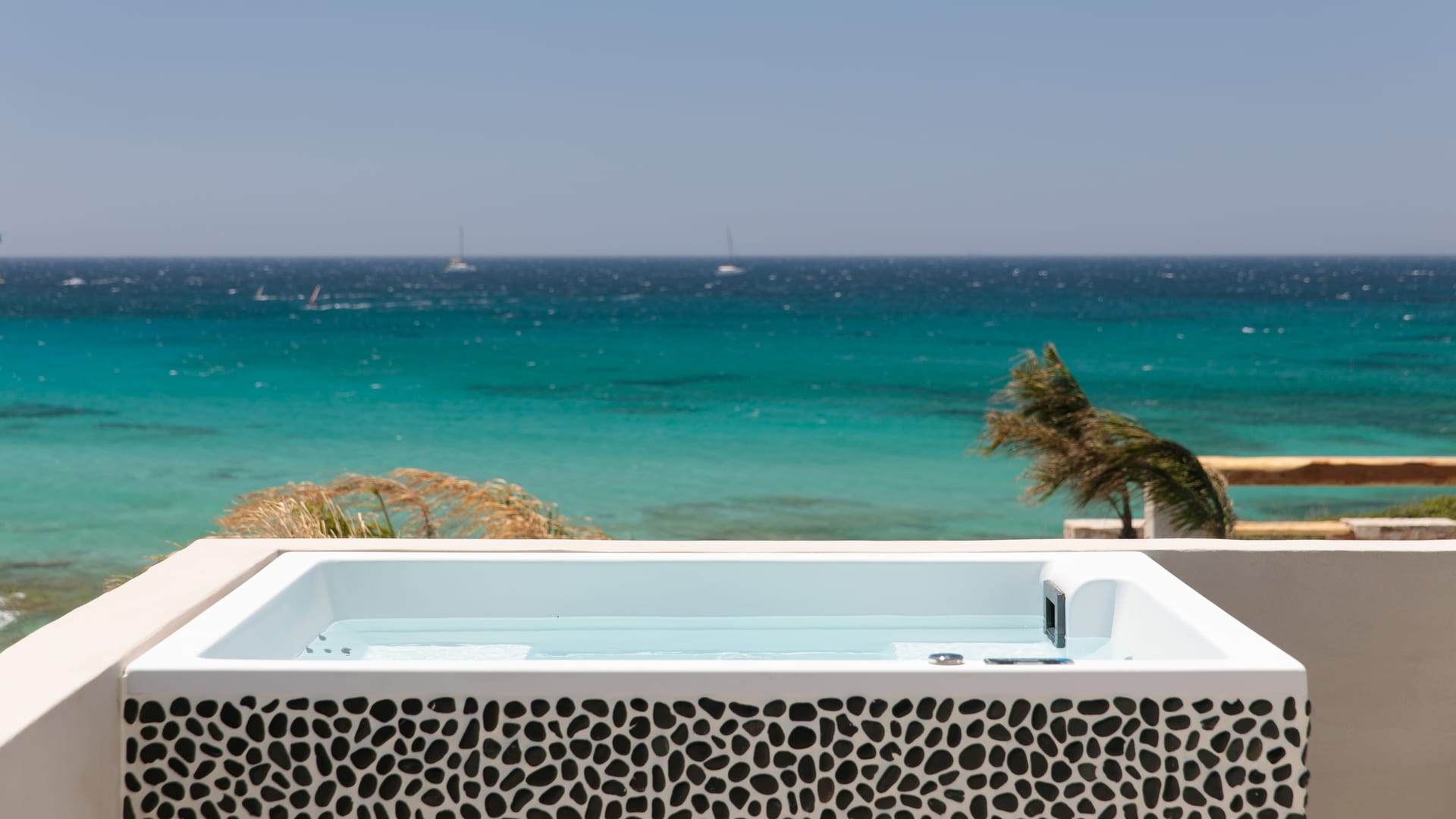 Diamond 2 Bedroom Sea View Residence with Outdoor Hot Tub