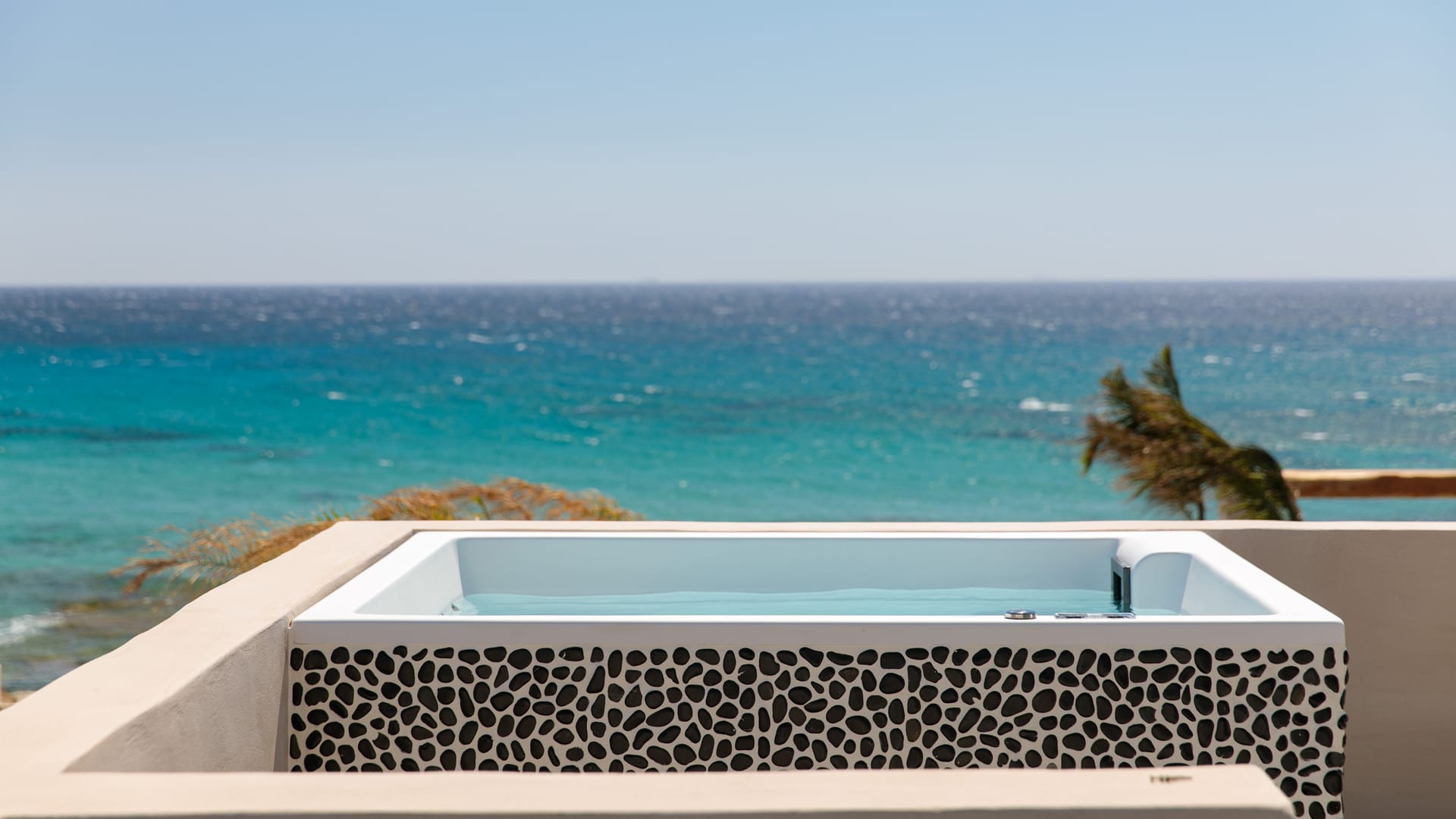 Diamond 2 Bedroom Sea View Residence with Outdoor Hot Tub